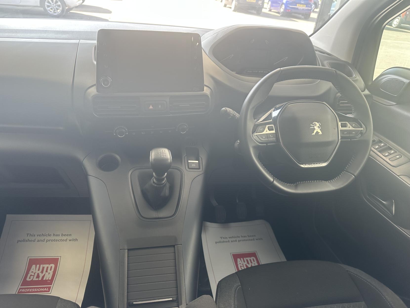 Peugeot Rifter 1.5 allure  APPLE CAR PLAY, SAT NAV