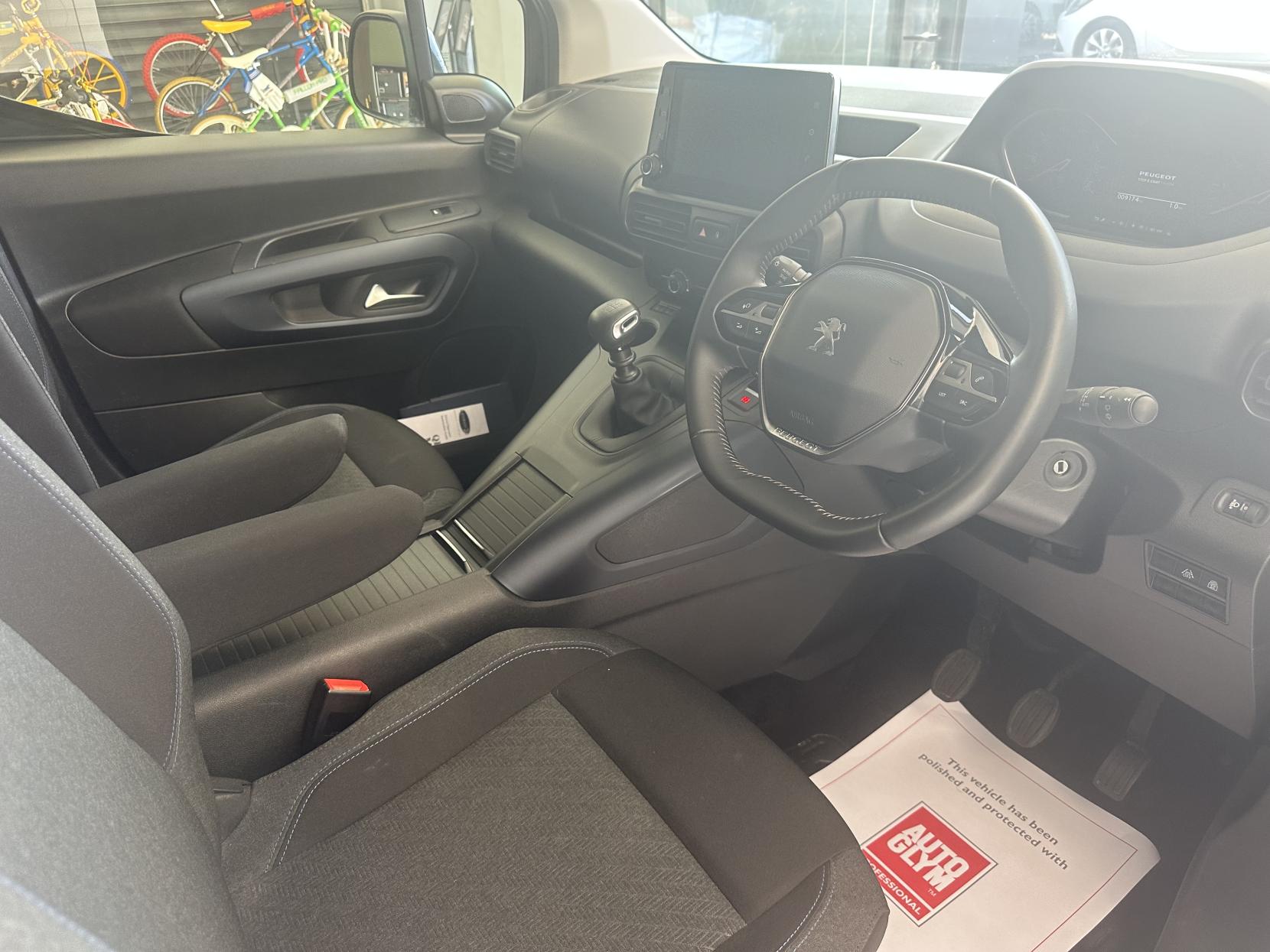 Peugeot Rifter 1.5 allure  APPLE CAR PLAY, SAT NAV