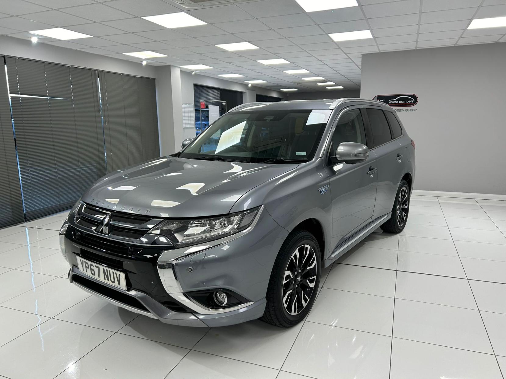 Mitsubishi Outlander 2.0h 12kWh 5hs SUV 5dr Petrol Plug-in Hybrid CVT 4WD Euro 6 (s/s) (200 ps)