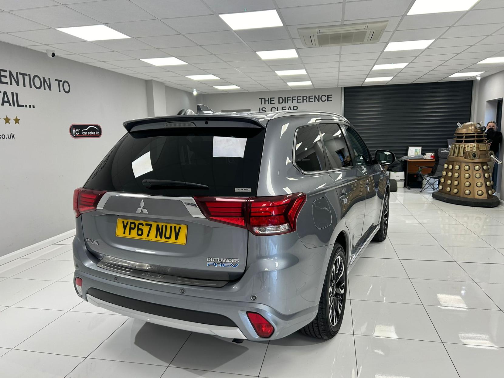 Mitsubishi Outlander 2.0h 12kWh 5hs SUV 5dr Petrol Plug-in Hybrid CVT 4WD Euro 6 (s/s) (200 ps)