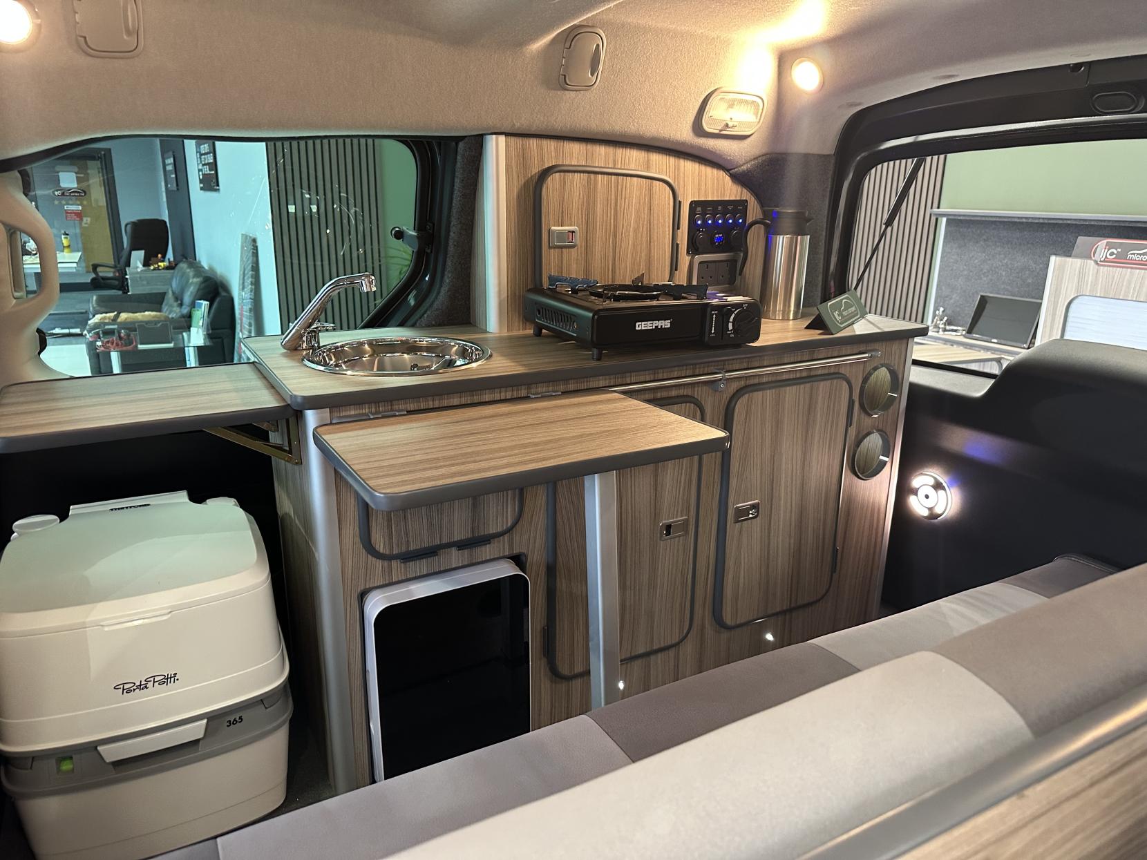 Citroen Berlingo **NEW ARRIVAL!** AUTOMATIC / TOP SPEC / SIDE BED SEATING / JUST 25,959 MILES