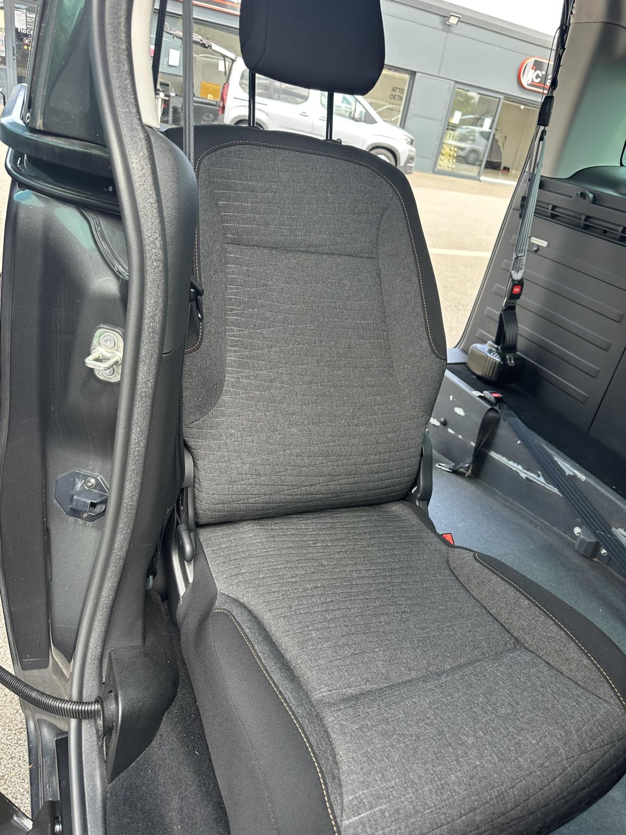Citroen Berlingo AUTOMATIC WAV, CARRIES 4! **JUST 25,956 MILES!**1.6 BlueHDi Flair Multispace MPV 5dr Diesel ETG6 ULEZ compliant