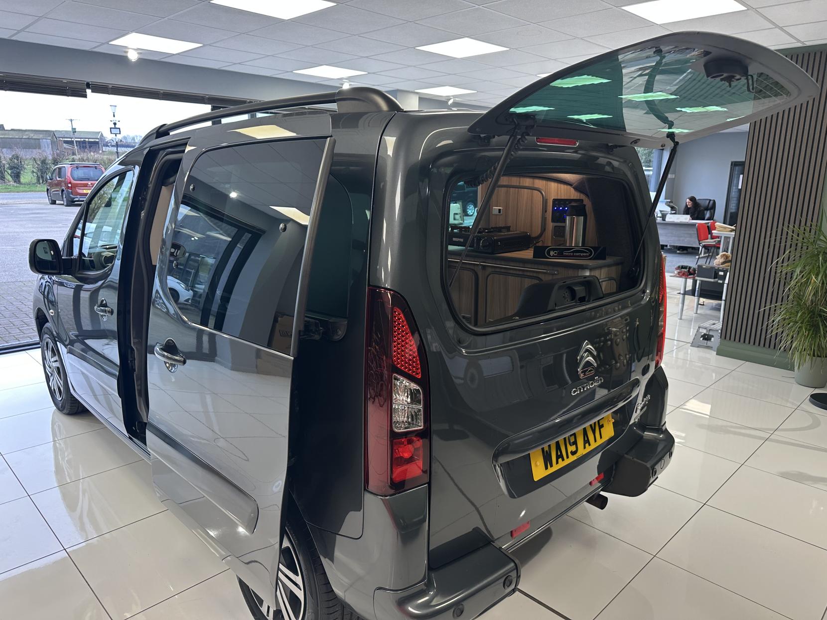 Citroen Berlingo **NEW ARRIVAL!** AUTOMATIC / TOP SPEC / SIDE BED SEATING / JUST 25,959 MILES