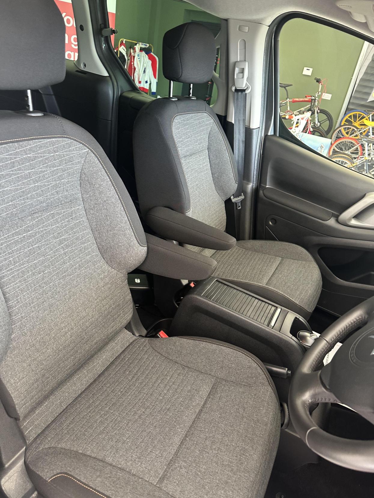 Citroen Berlingo **NEW ARRIVAL!** AUTOMATIC / TOP SPEC / SIDE BED SEATING / JUST 25,959 MILES