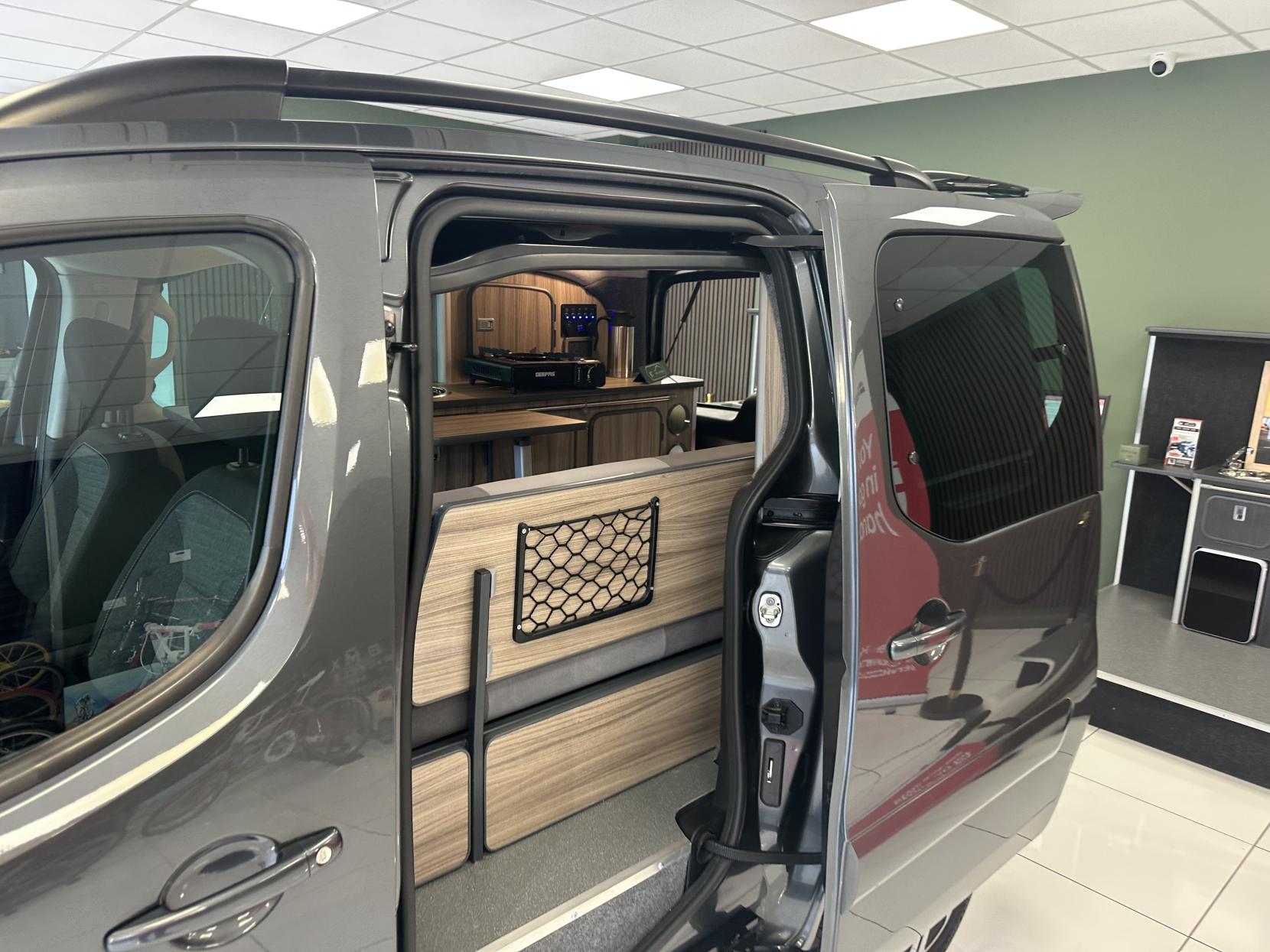 Citroen Berlingo **NEW ARRIVAL!** AUTOMATIC / TOP SPEC / SIDE BED SEATING / JUST 25,959 MILES