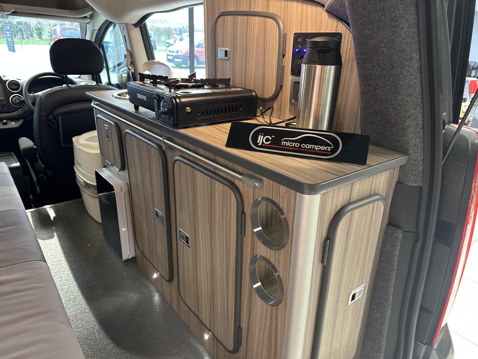 Citroen Berlingo **NEW ARRIVAL!** AUTOMATIC / TOP SPEC / SIDE BED SEATING / JUST 25,959 MILES