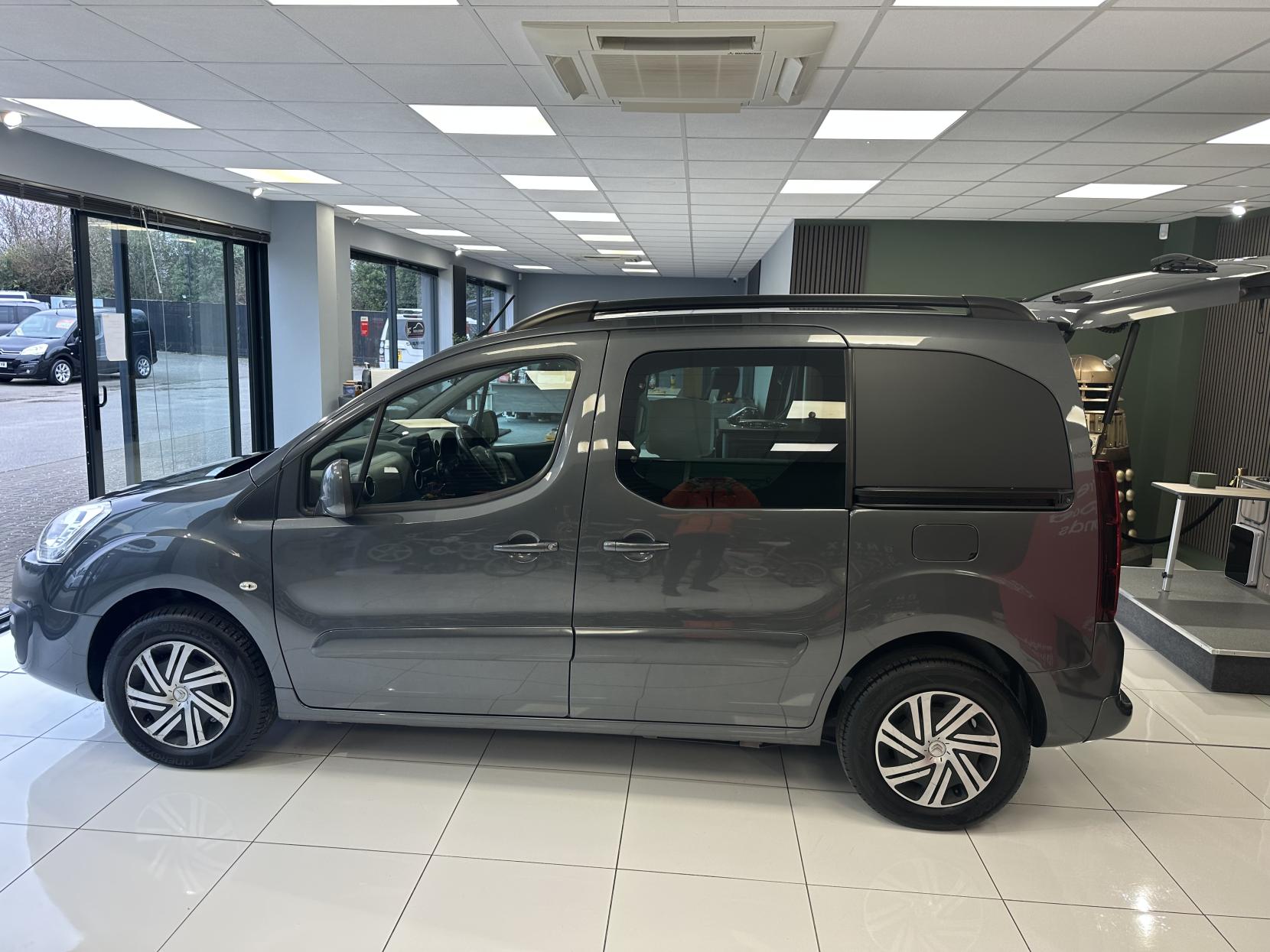 Citroen Berlingo **NEW ARRIVAL!** AUTOMATIC / TOP SPEC / SIDE BED SEATING / JUST 25,959 MILES