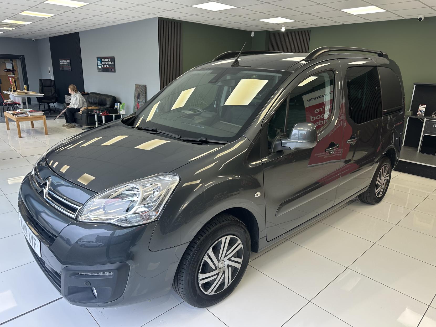 Citroen Berlingo **NEW ARRIVAL!** AUTOMATIC / TOP SPEC / SIDE BED SEATING / JUST 25,959 MILES
