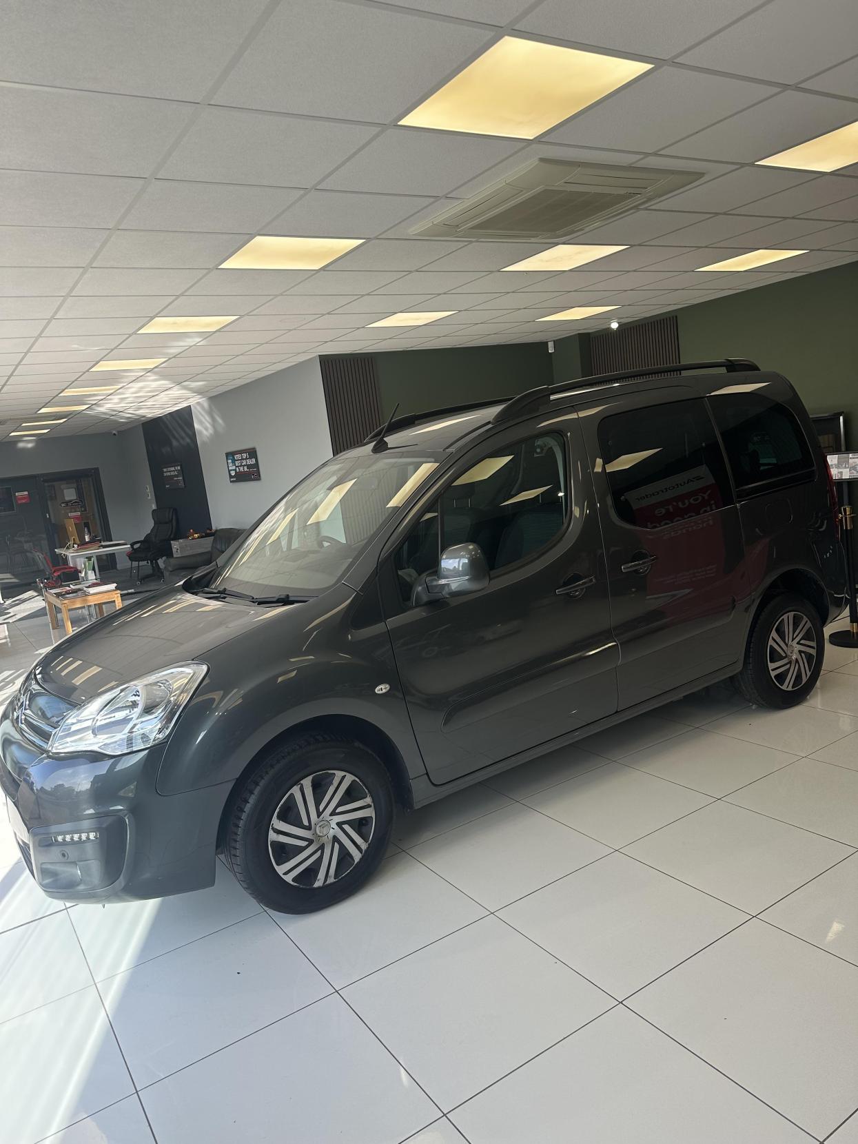 Citroen Berlingo **NEW ARRIVAL!** AUTOMATIC / TOP SPEC / SIDE BED SEATING / JUST 25,959 MILES