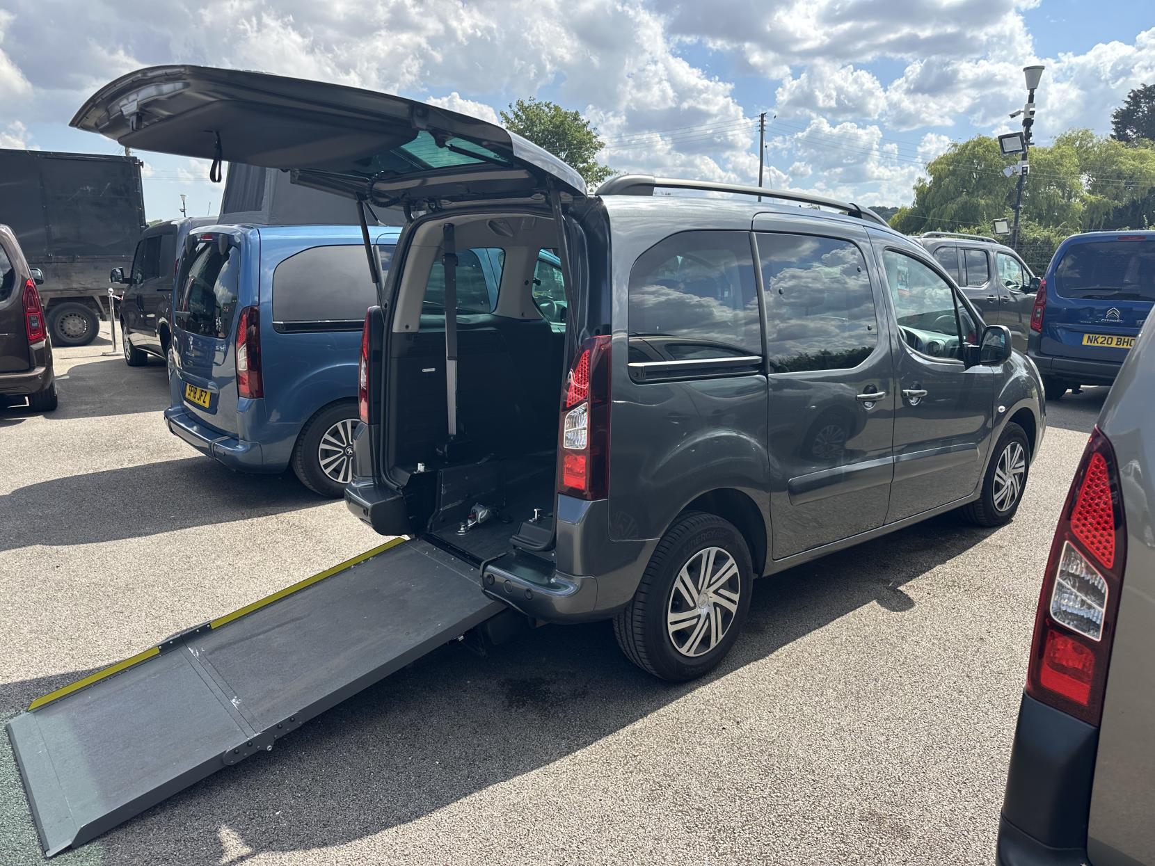 Citroen Berlingo AUTOMATIC WAV, CARRIES 4! **JUST 25,956 MILES!**1.6 BlueHDi Flair Multispace MPV 5dr Diesel ETG6 ULEZ compliant