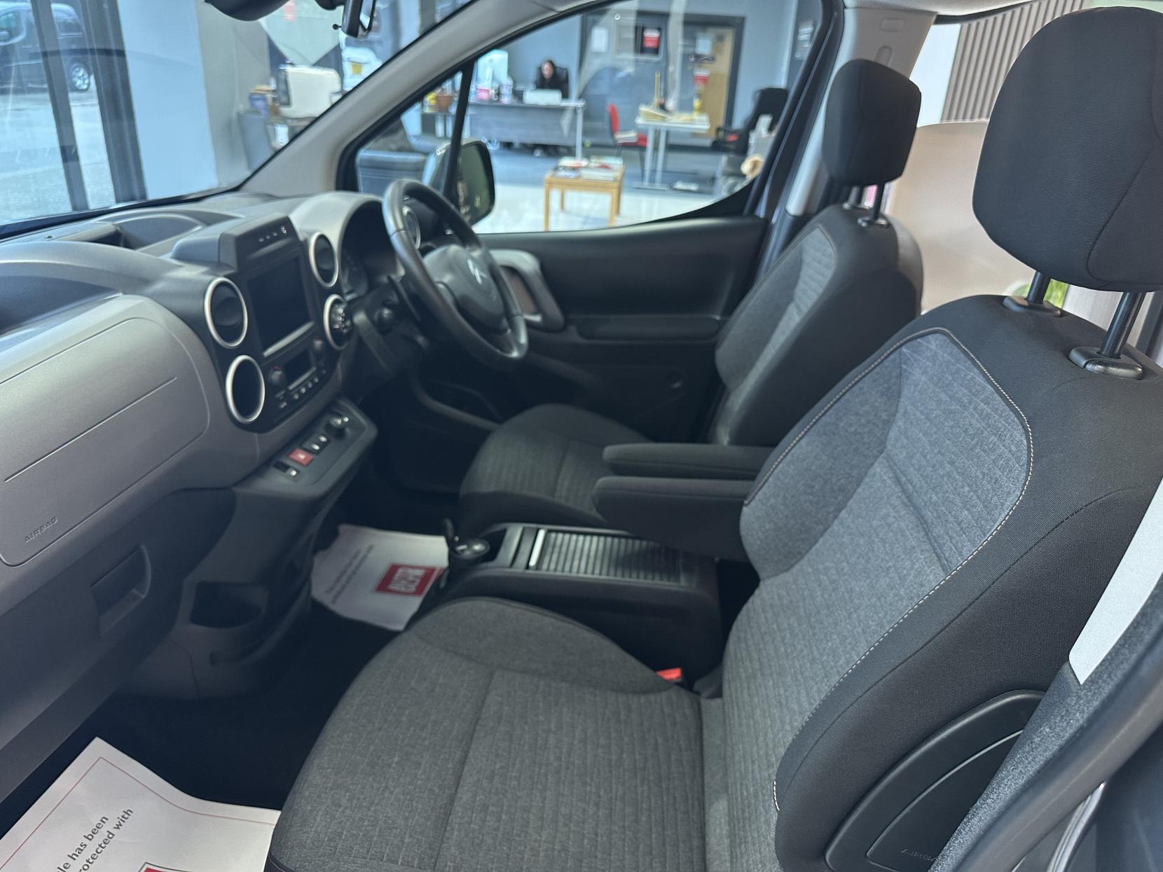 Citroen Berlingo **NEW ARRIVAL!** AUTOMATIC / TOP SPEC / SIDE BED SEATING / JUST 25,959 MILES