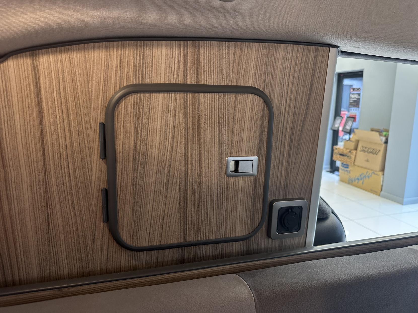 Citroen Berlingo **NEW ARRIVAL!** AUTOMATIC / TOP SPEC / SIDE BED SEATING / JUST 25,959 MILES