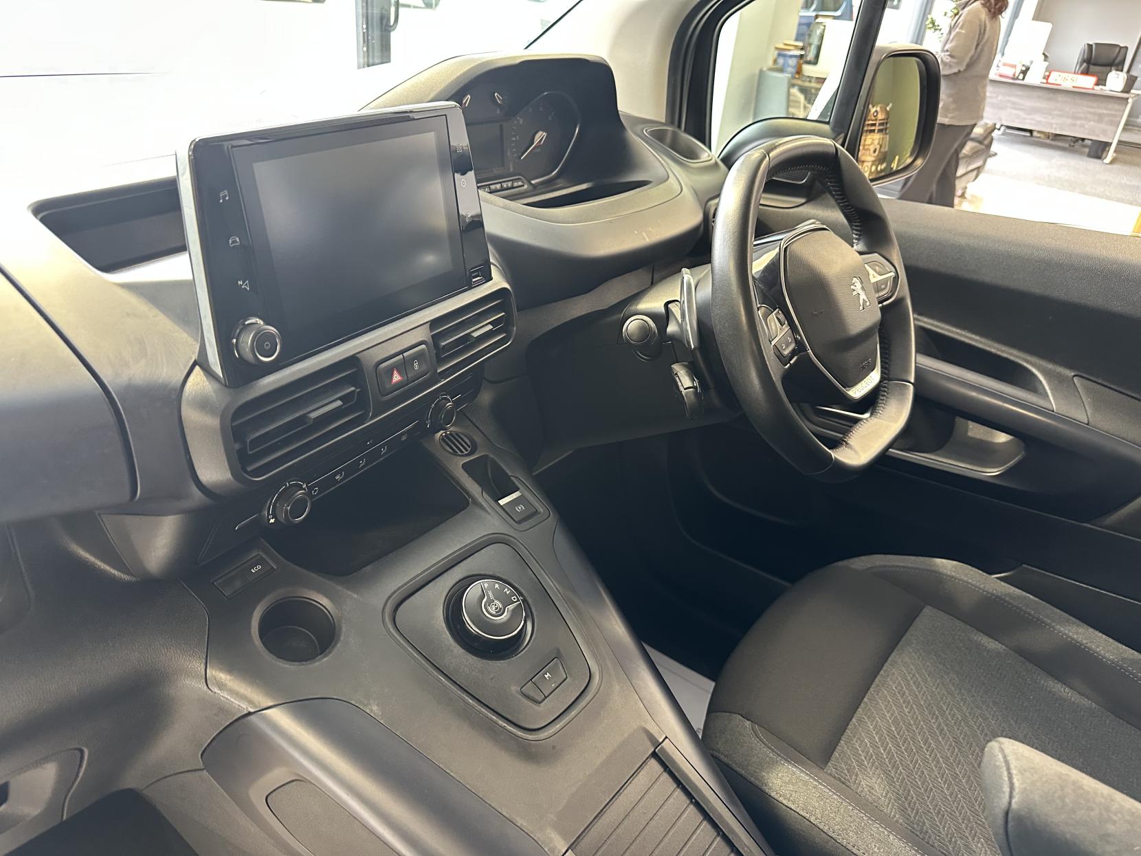 Peugeot Rifter RARE XL SIZE WITH 5 FULL SEATS + WHEELCHAIR USER AND A WINCH! JUST 14,694 MILES!! **WHEELCHAIR ADAPTED**