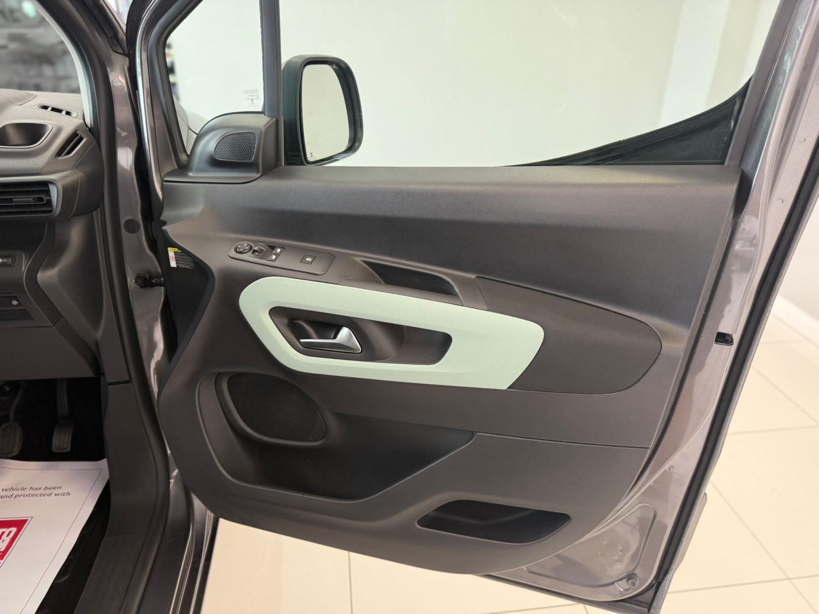 Citroen Berlingo WHEELCHAIR ADAPTED,JUST 16,003 MILES! SAT NAV, WAV CARRIES 4 WITH A WINCH! UPTO 65 MPG, NEWER SHAPE MK3 MODEL 1.5 BlueHDi Feel M MPV 5dr Diesel Manual Euro 6 (100 ps)