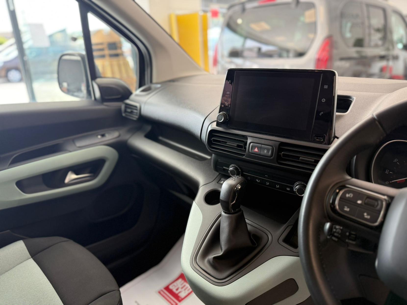 Citroen Berlingo WHEELCHAIR ADAPTED,JUST 16,003 MILES! SAT NAV, WAV CARRIES 4 WITH A WINCH! UPTO 65 MPG, NEWER SHAPE MK3 MODEL 1.5 BlueHDi Feel M MPV 5dr Diesel Manual Euro 6 (100 ps)
