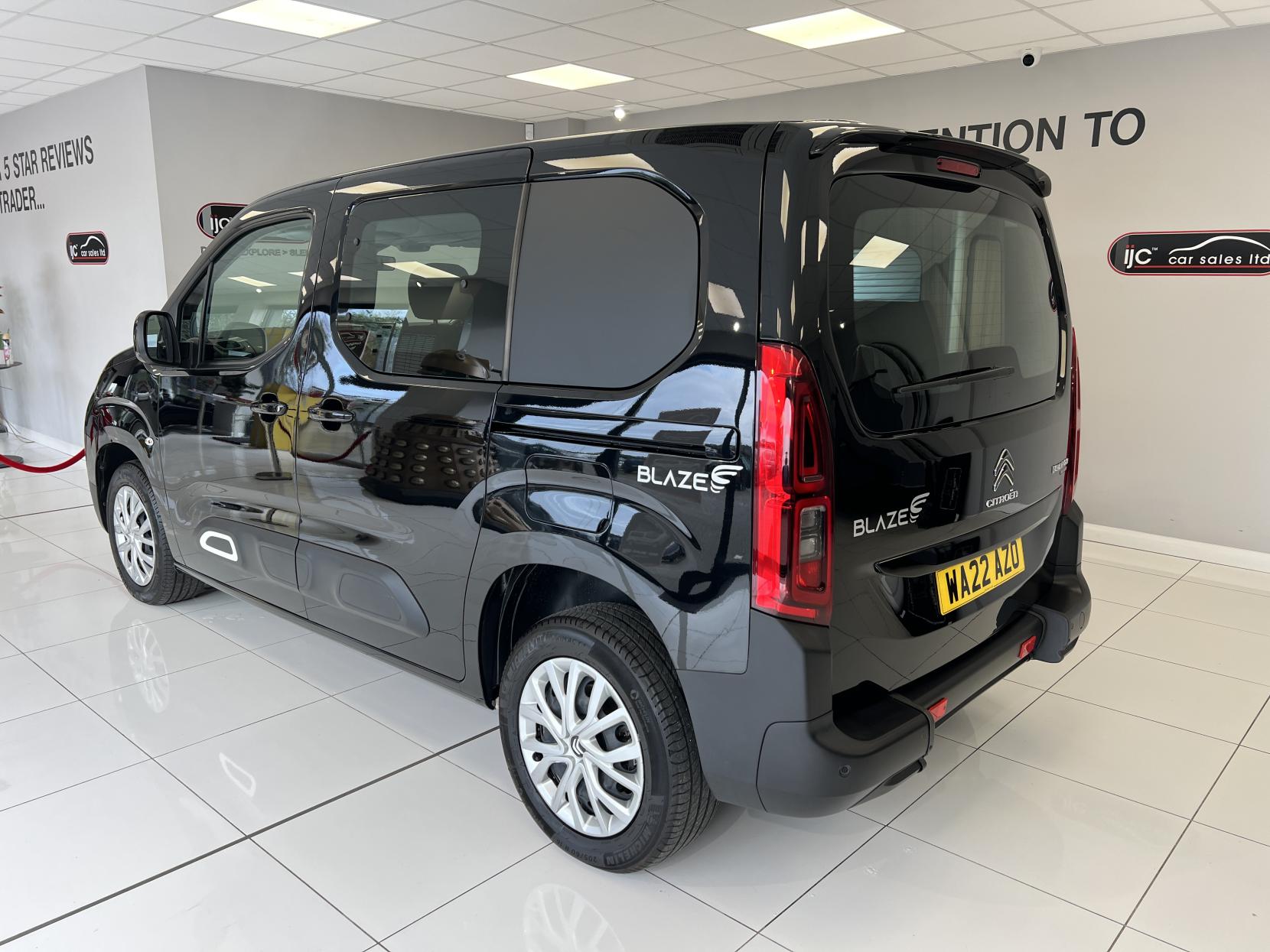 Citroen Berlingo **FREE POP TOP ROOF OR A £3,000 DISCOUNT IF NOT REQUIRED!** 2022 CITROEN BERLINGO WITH JUST 1,325 MILES!! BRAND NEW UNUSED MICRO CAMPER CONVERSION R&R BED LAYOUT!!!- with just 1,325 MILES! 1.5 BlueHDi Feel M MPV 5dr Diesel Manual Euro 6 (s/s) (100 ps)