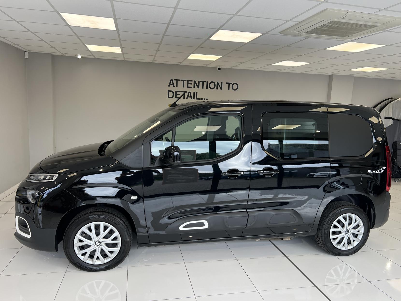 Citroen Berlingo **FREE POP TOP ROOF OR A £3,000 DISCOUNT IF NOT REQUIRED!** 2022 CITROEN BERLINGO WITH JUST 1,325 MILES!! BRAND NEW UNUSED MICRO CAMPER CONVERSION R&R BED LAYOUT!!!- with just 1,325 MILES! 1.5 BlueHDi Feel M MPV 5dr Diesel Manual Euro 6 (s/s) (100 ps)