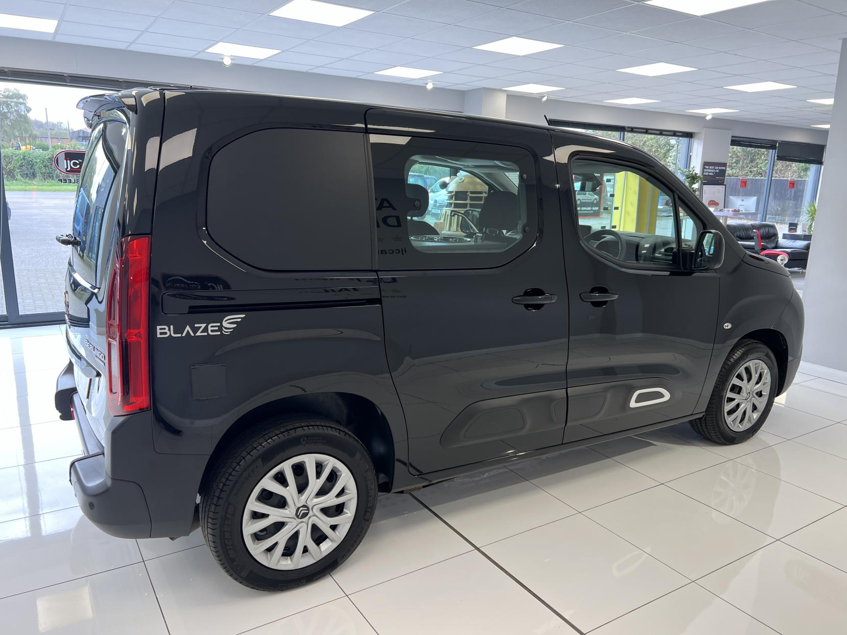 Citroen Berlingo **FREE POP TOP ROOF OR A £3,000 DISCOUNT IF NOT REQUIRED!** 2022 CITROEN BERLINGO WITH JUST 1,325 MILES!! BRAND NEW UNUSED MICRO CAMPER CONVERSION R&R BED LAYOUT!!!- with just 1,325 MILES! 1.5 BlueHDi Feel M MPV 5dr Diesel Manual Euro 6 (s/s) (100 ps)