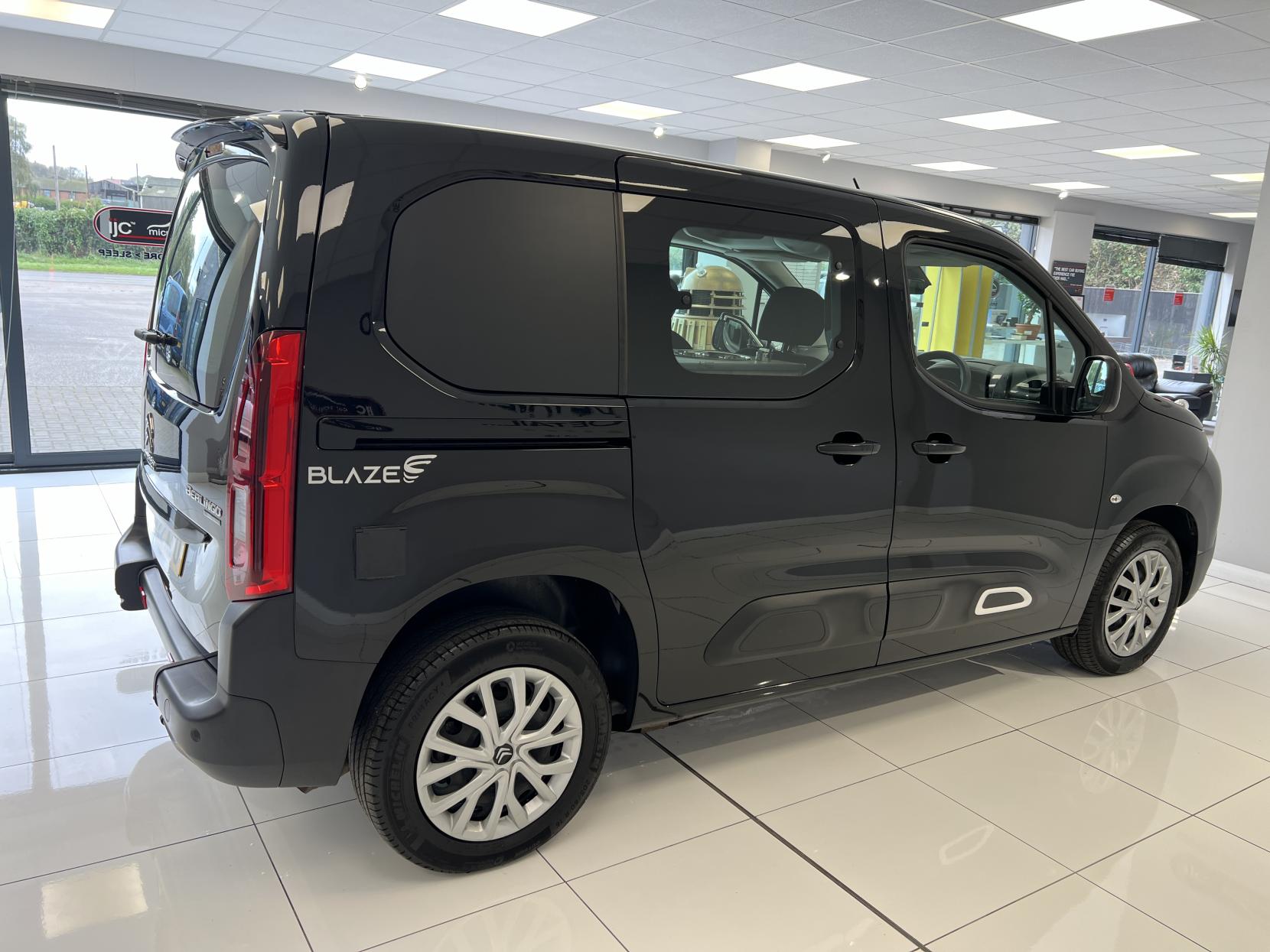 Citroen Berlingo **FREE POP TOP ROOF OR A £3,000 DISCOUNT IF NOT REQUIRED!** 2022 CITROEN BERLINGO WITH JUST 1,325 MILES!! BRAND NEW UNUSED MICRO CAMPER CONVERSION R&R BED LAYOUT!!!- with just 1,325 MILES! 1.5 BlueHDi Feel M MPV 5dr Diesel Manual Euro 6 (s/s) (100 ps)