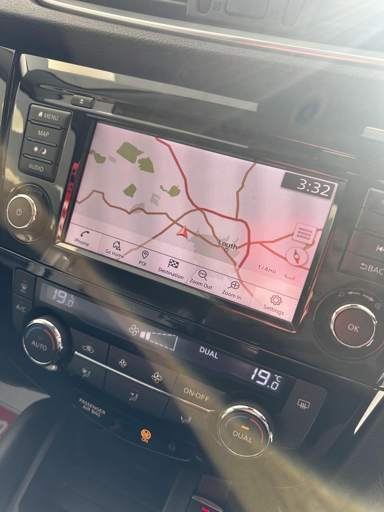 Nissan Qashqai 1.3 DIG-T N-Connecta SUV 5dr Petrol Manual Euro 6 (s/s) (160 ps)