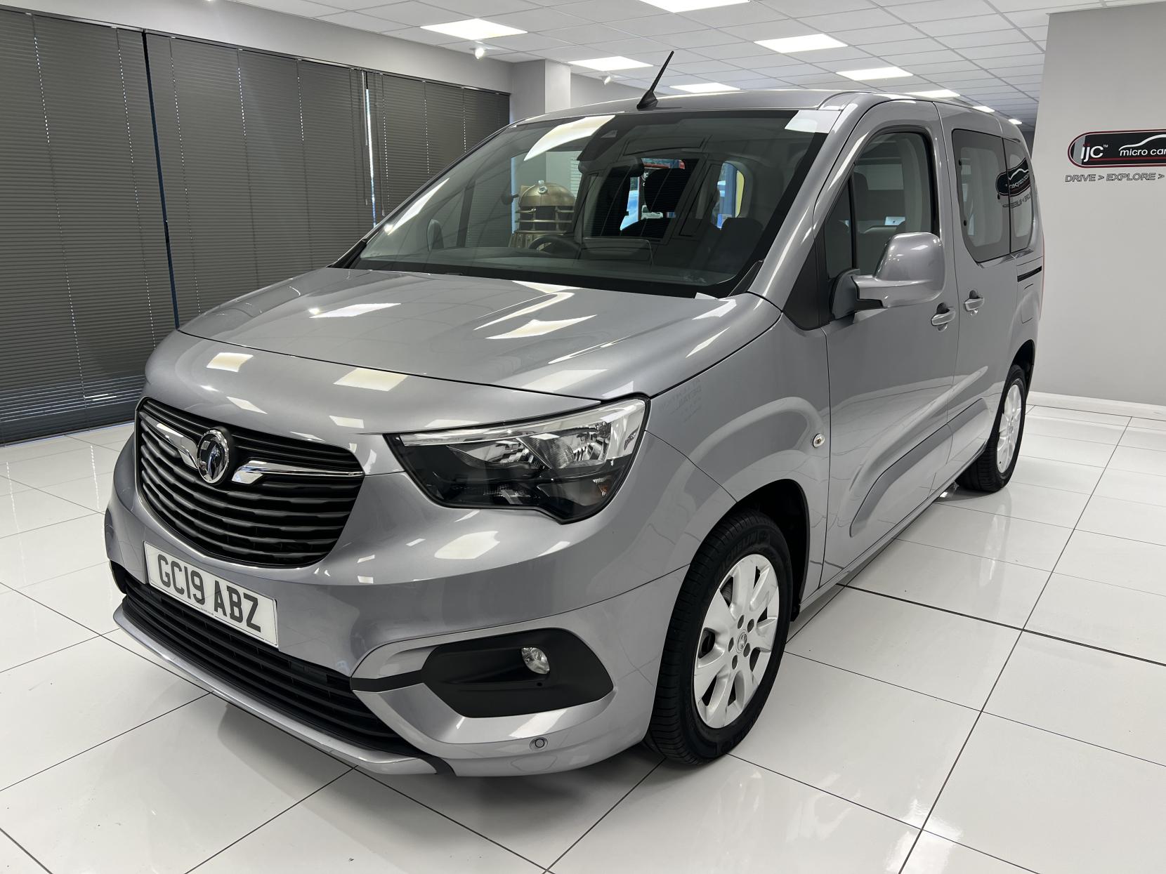 Vauxhall Combo Life 2019 1.5 Diesel Automatic with just 5,300 miles! Sat Nav, Heated seats & lots more... - 1.5 Turbo D BlueInjection Energy MPV 5dr Diesel Auto Euro 6 (s/s) (130 ps)