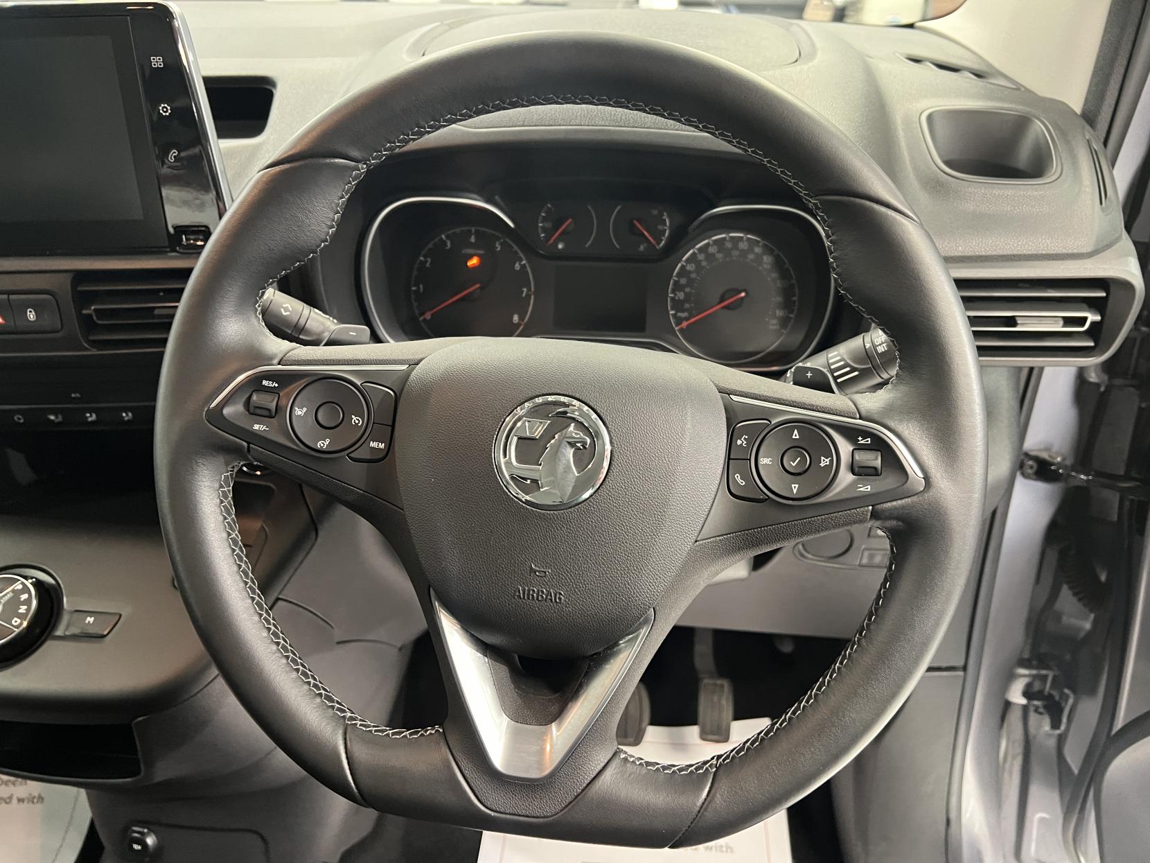 Vauxhall Combo Life 2019 1.5 Diesel Automatic with just 5,300 miles! Sat Nav, Heated seats & lots more... - 1.5 Turbo D BlueInjection Energy MPV 5dr Diesel Auto Euro 6 (s/s) (130 ps)