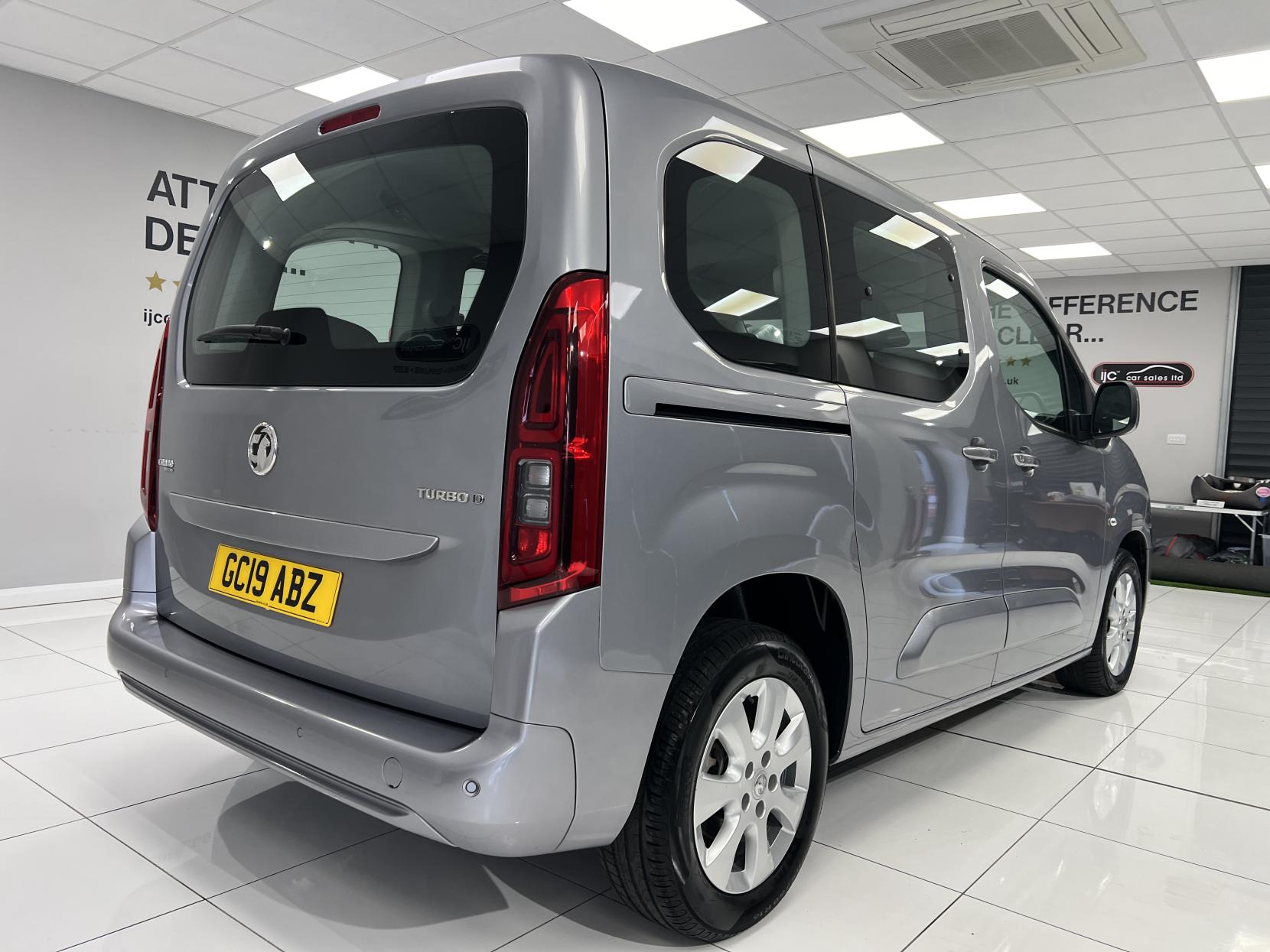 Vauxhall Combo Life 2019 1.5 Diesel Automatic with just 5,300 miles! Sat Nav, Heated seats & lots more... - 1.5 Turbo D BlueInjection Energy MPV 5dr Diesel Auto Euro 6 (s/s) (130 ps)