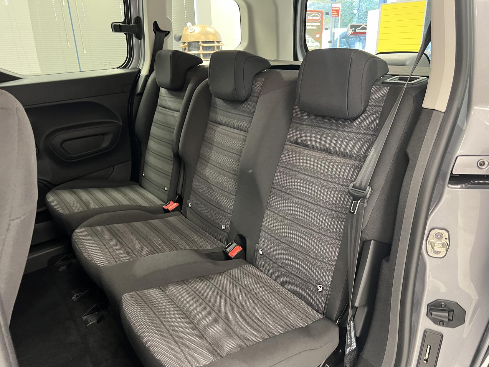 Vauxhall Combo Life 2019 1.5 Diesel Automatic with just 5,300 miles! Sat Nav, Heated seats & lots more... - 1.5 Turbo D BlueInjection Energy MPV 5dr Diesel Auto Euro 6 (s/s) (130 ps)