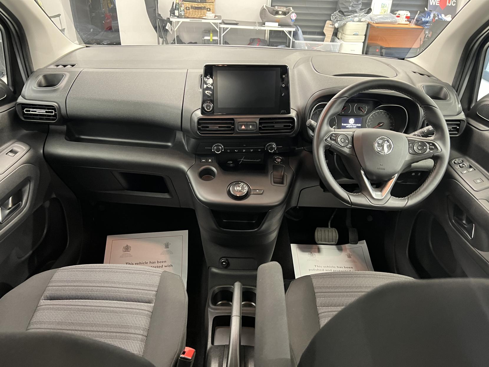 Vauxhall Combo Life 2019 1.5 Diesel Automatic with just 5,300 miles! Sat Nav, Heated seats & lots more... - 1.5 Turbo D BlueInjection Energy MPV 5dr Diesel Auto Euro 6 (s/s) (130 ps)