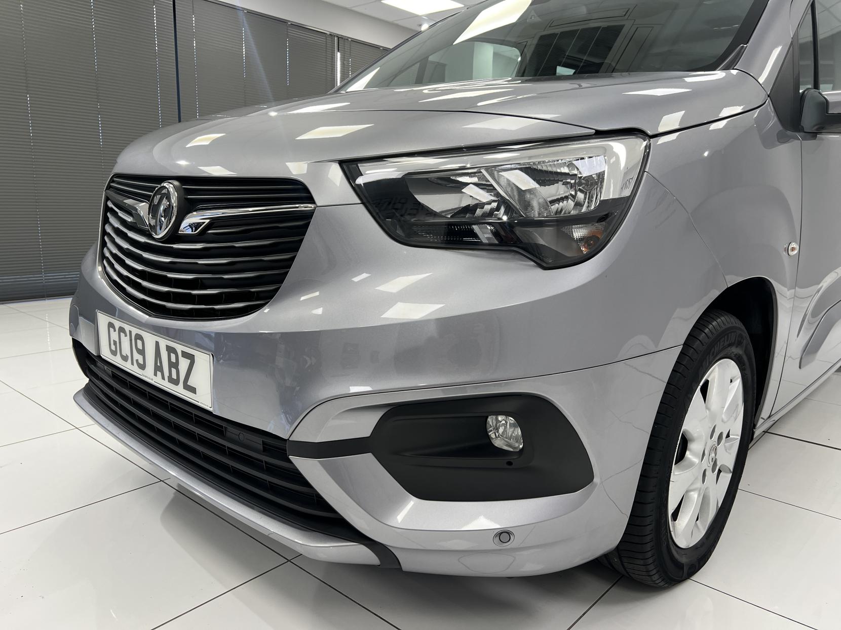 Vauxhall Combo Life 2019 1.5 Diesel Automatic with just 5,300 miles! Sat Nav, Heated seats & lots more... - 1.5 Turbo D BlueInjection Energy MPV 5dr Diesel Auto Euro 6 (s/s) (130 ps)