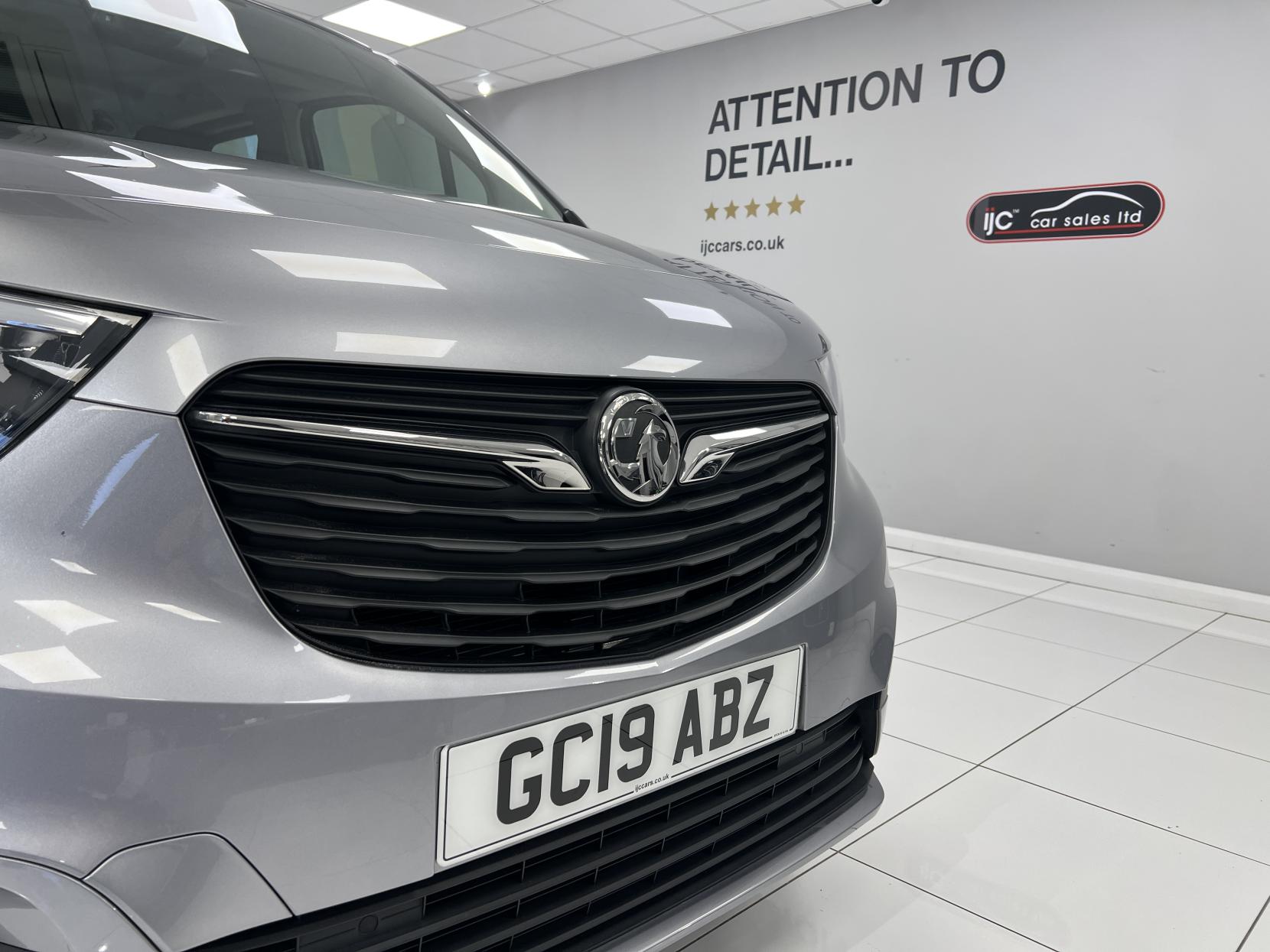 Vauxhall Combo Life 2019 1.5 Diesel Automatic with just 5,300 miles! Sat Nav, Heated seats & lots more... - 1.5 Turbo D BlueInjection Energy MPV 5dr Diesel Auto Euro 6 (s/s) (130 ps)