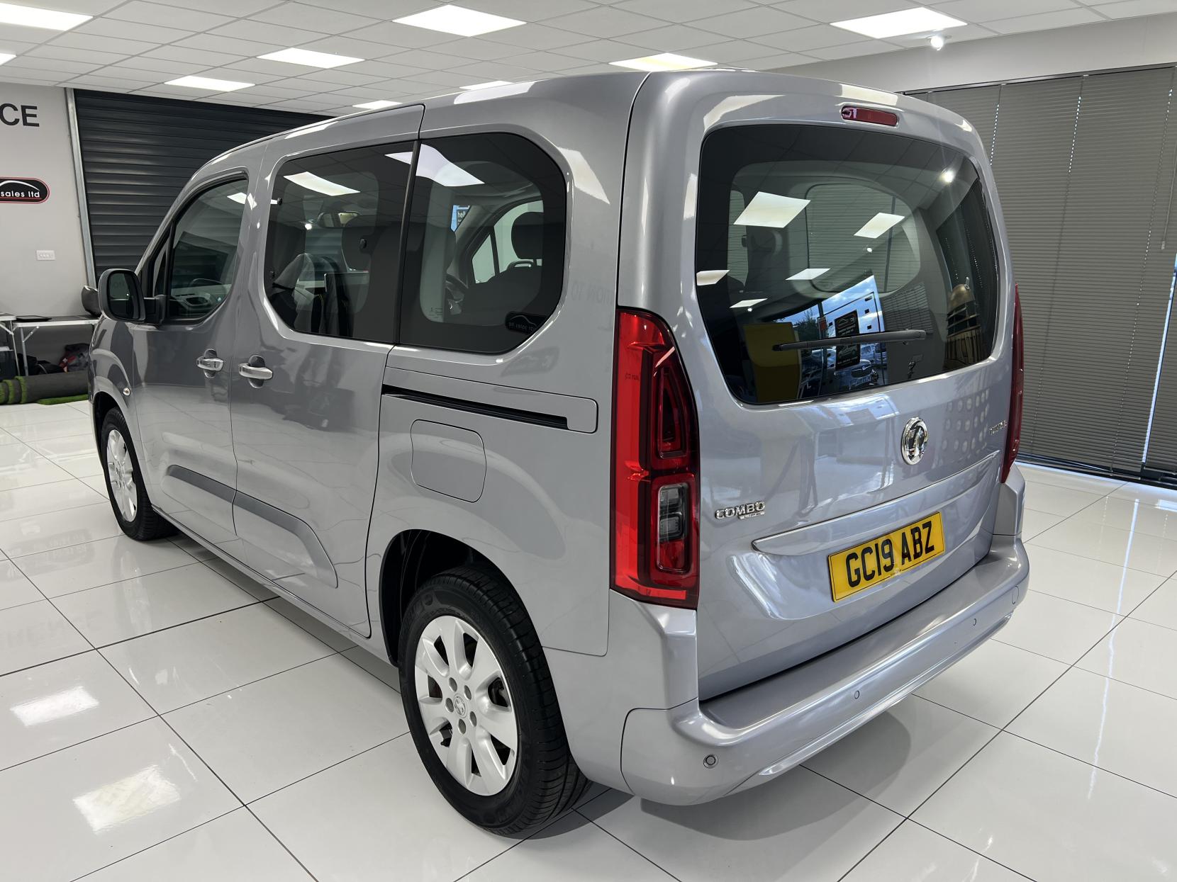 Vauxhall Combo Life 2019 1.5 Diesel Automatic with just 5,300 miles! Sat Nav, Heated seats & lots more... - 1.5 Turbo D BlueInjection Energy MPV 5dr Diesel Auto Euro 6 (s/s) (130 ps)