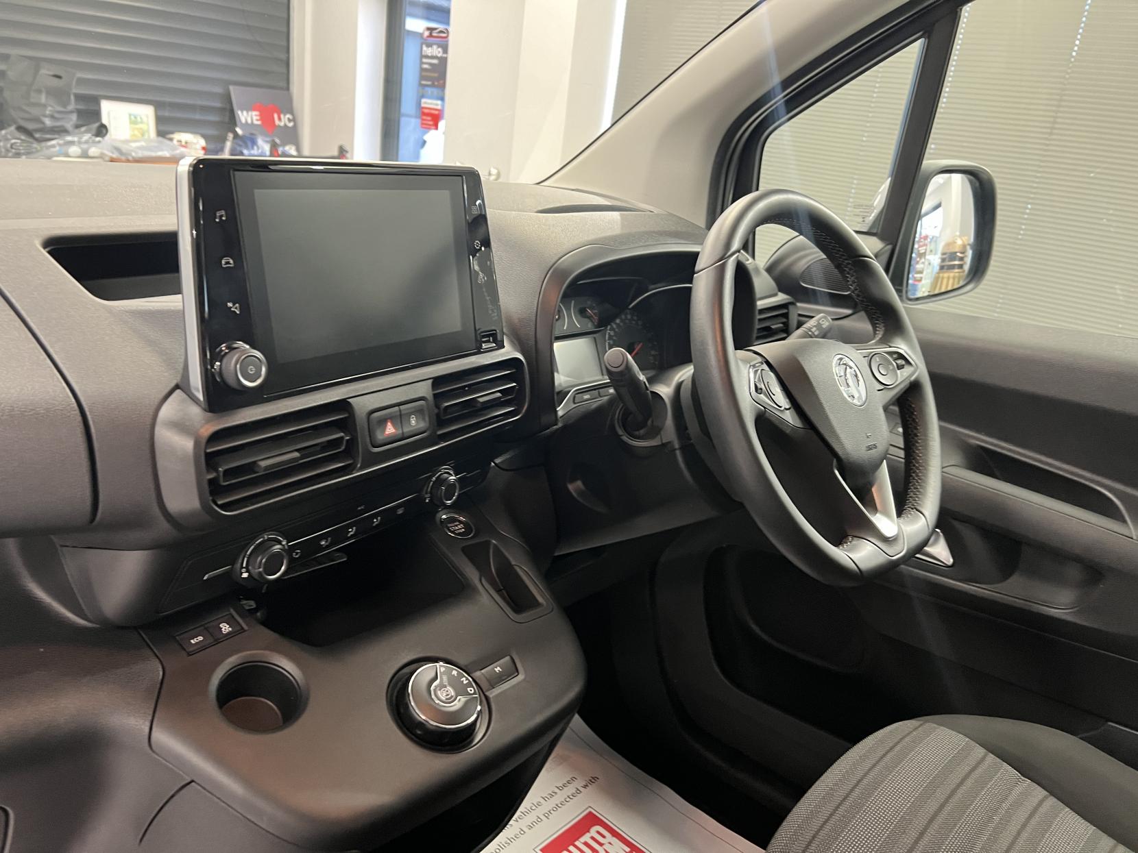 Vauxhall Combo Life 2019 1.5 Diesel Automatic with just 5,300 miles! Sat Nav, Heated seats & lots more... - 1.5 Turbo D BlueInjection Energy MPV 5dr Diesel Auto Euro 6 (s/s) (130 ps)