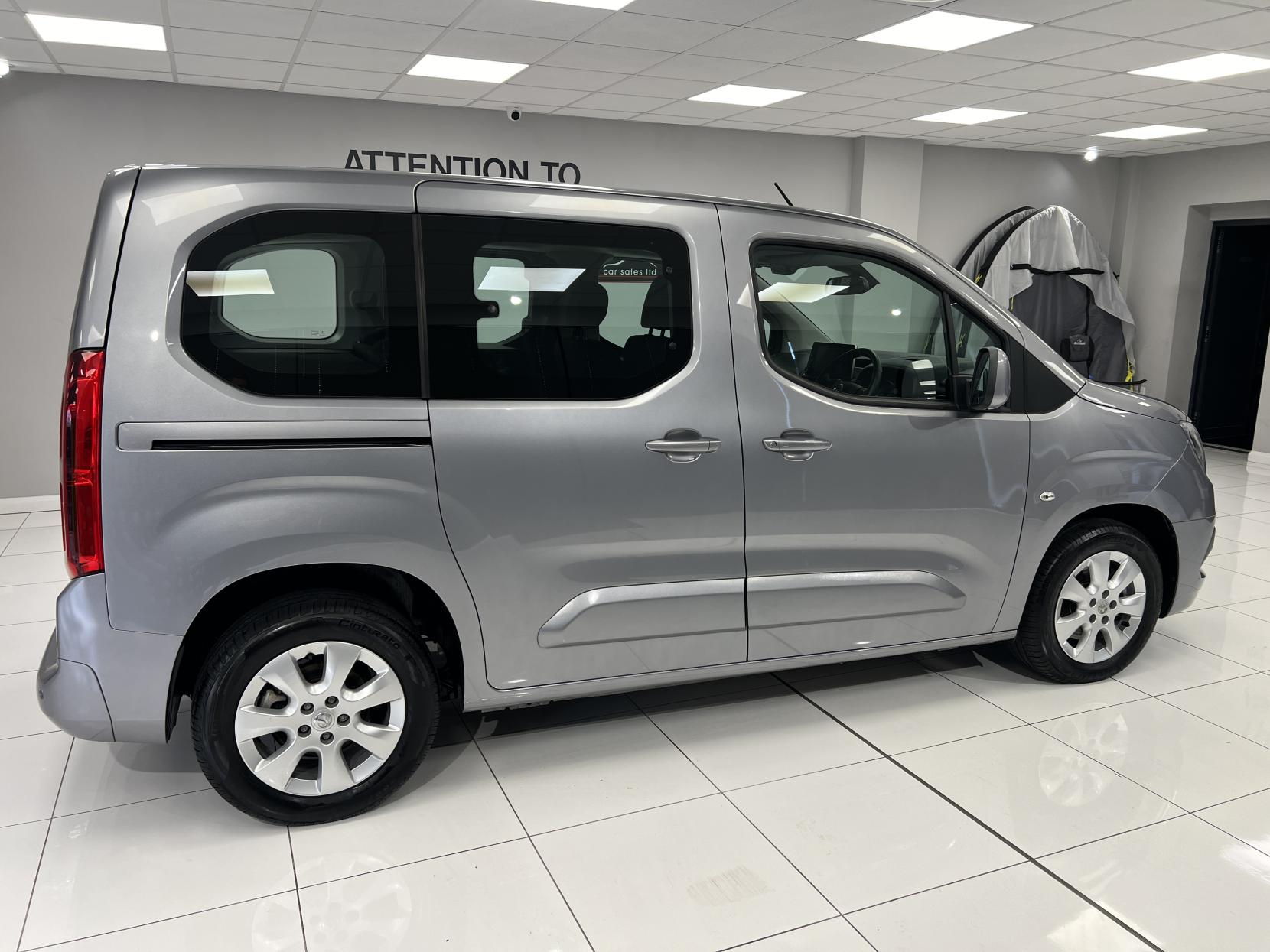 Vauxhall Combo Life 2019 1.5 Diesel Automatic with just 5,300 miles! Sat Nav, Heated seats & lots more... - 1.5 Turbo D BlueInjection Energy MPV 5dr Diesel Auto Euro 6 (s/s) (130 ps)