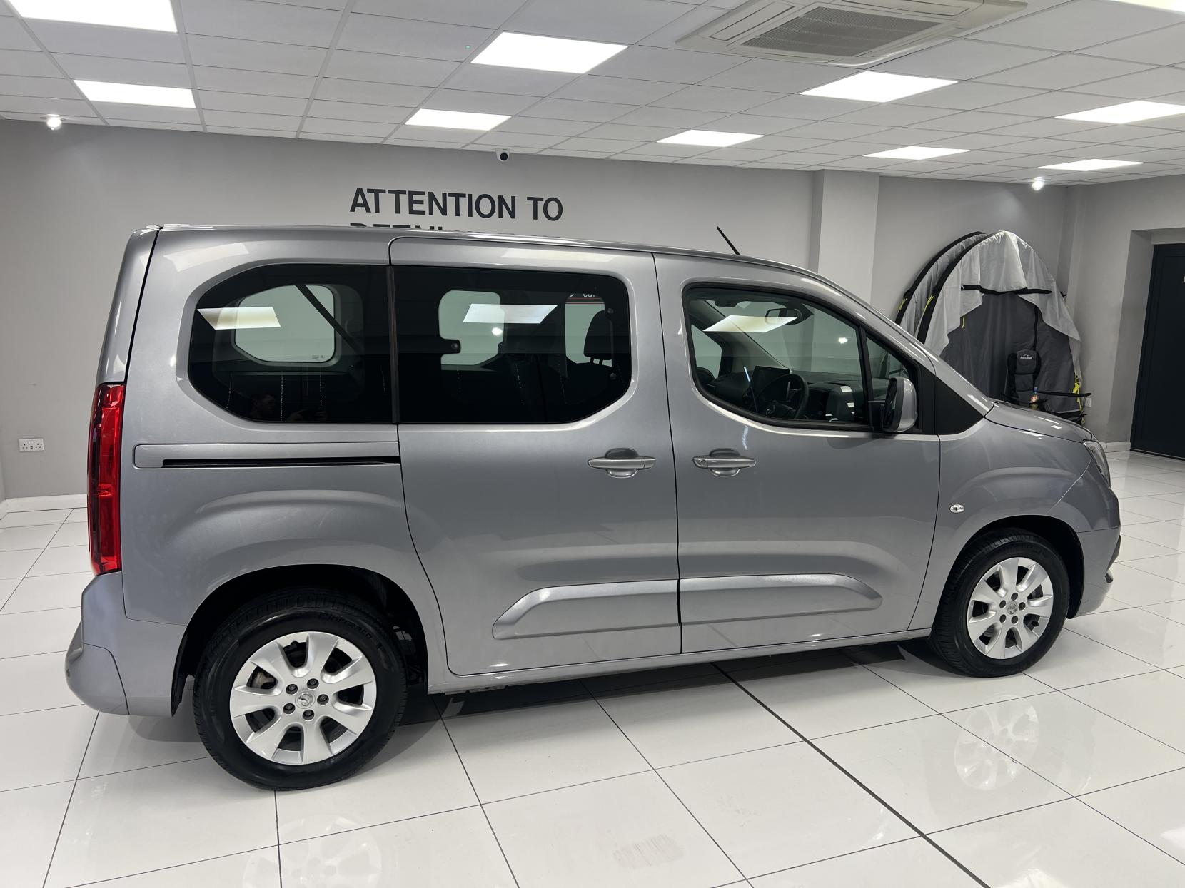 Vauxhall Combo Life 2019 1.5 Diesel Automatic with just 5,300 miles! Sat Nav, Heated seats & lots more... - 1.5 Turbo D BlueInjection Energy MPV 5dr Diesel Auto Euro 6 (s/s) (130 ps)