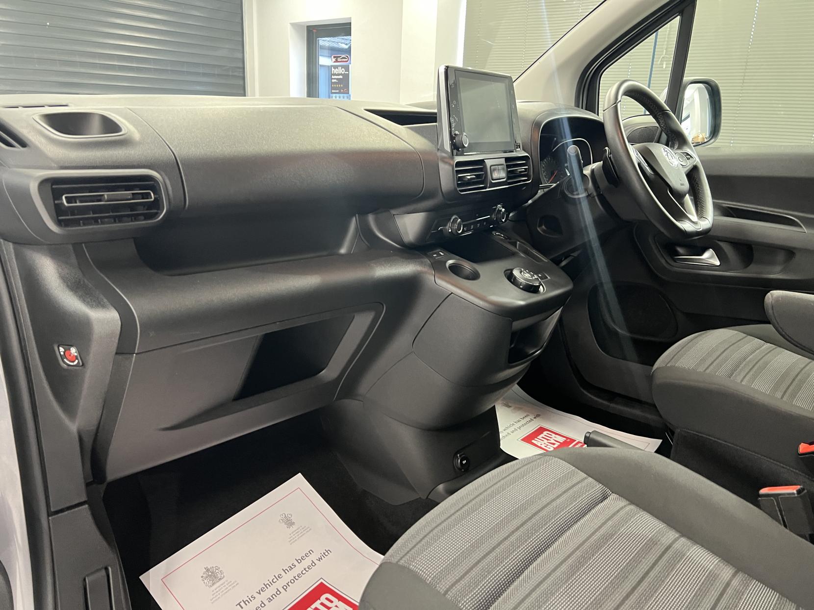 Vauxhall Combo Life 2019 1.5 Diesel Automatic with just 5,300 miles! Sat Nav, Heated seats & lots more... - 1.5 Turbo D BlueInjection Energy MPV 5dr Diesel Auto Euro 6 (s/s) (130 ps)