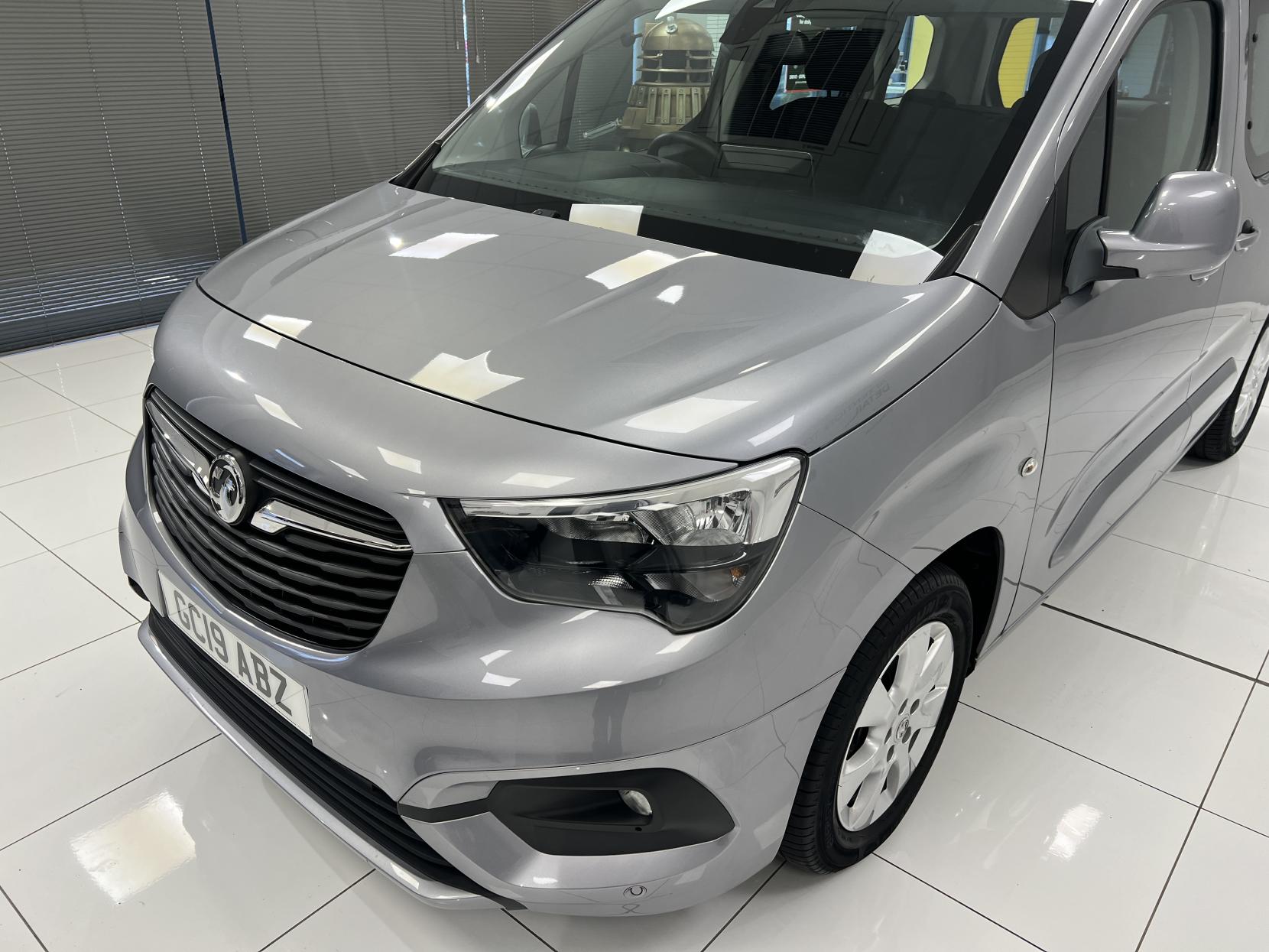 Vauxhall Combo Life 2019 1.5 Diesel Automatic with just 5,300 miles! Sat Nav, Heated seats & lots more... - 1.5 Turbo D BlueInjection Energy MPV 5dr Diesel Auto Euro 6 (s/s) (130 ps)