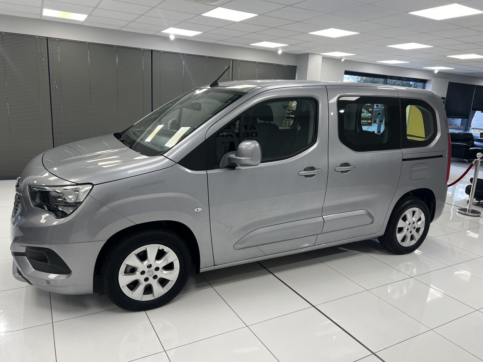 Vauxhall Combo Life 2019 1.5 Diesel Automatic with just 5,300 miles! Sat Nav, Heated seats & lots more... - 1.5 Turbo D BlueInjection Energy MPV 5dr Diesel Auto Euro 6 (s/s) (130 ps)