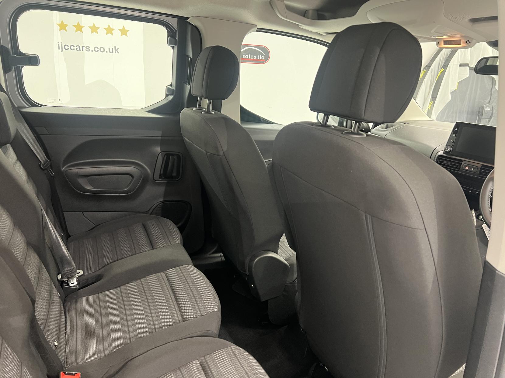 Vauxhall Combo Life 2019 1.5 Diesel Automatic with just 5,300 miles! Sat Nav, Heated seats & lots more... - 1.5 Turbo D BlueInjection Energy MPV 5dr Diesel Auto Euro 6 (s/s) (130 ps)