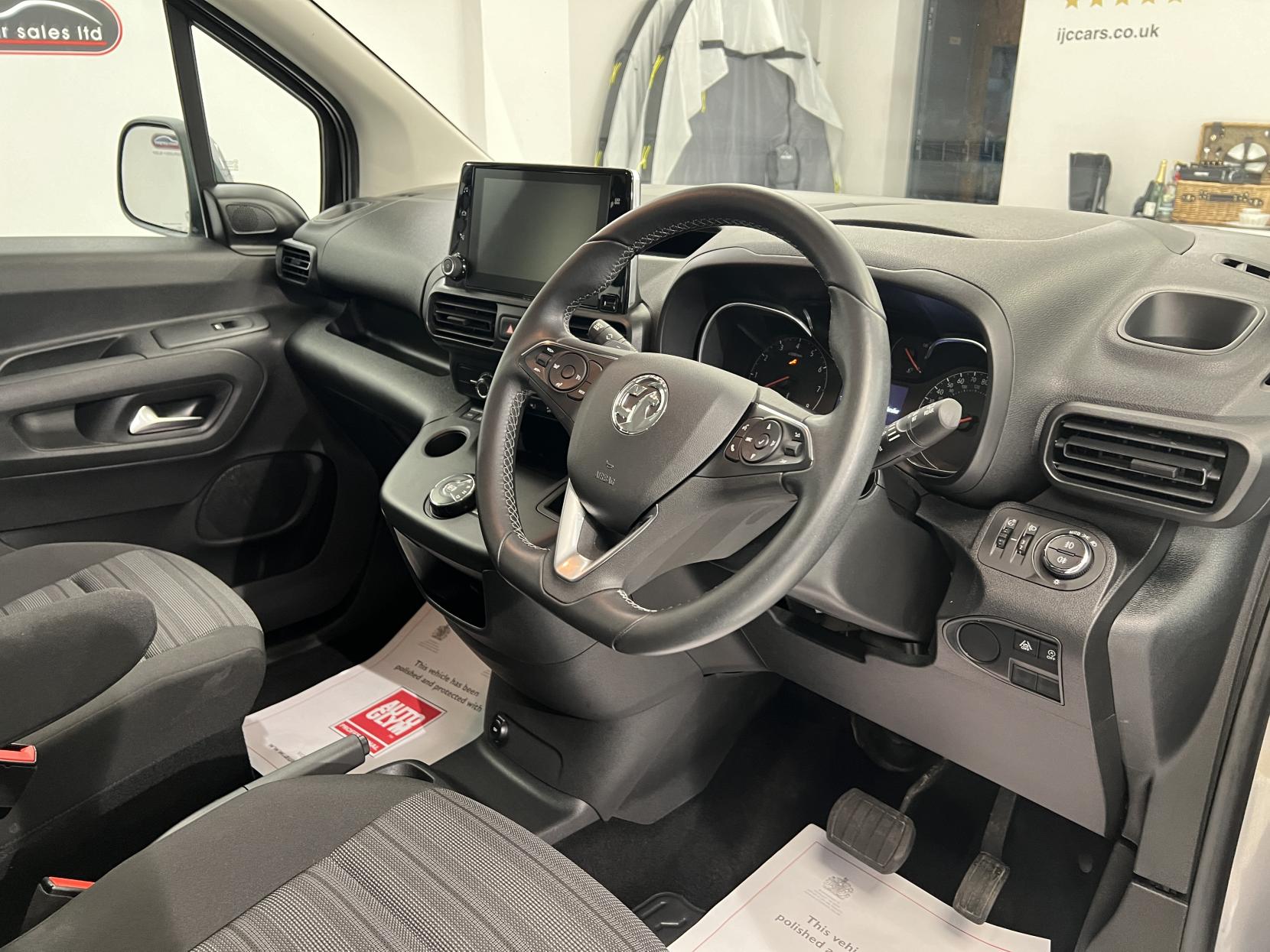 Vauxhall Combo Life 2019 1.5 Diesel Automatic with just 5,300 miles! Sat Nav, Heated seats & lots more... - 1.5 Turbo D BlueInjection Energy MPV 5dr Diesel Auto Euro 6 (s/s) (130 ps)