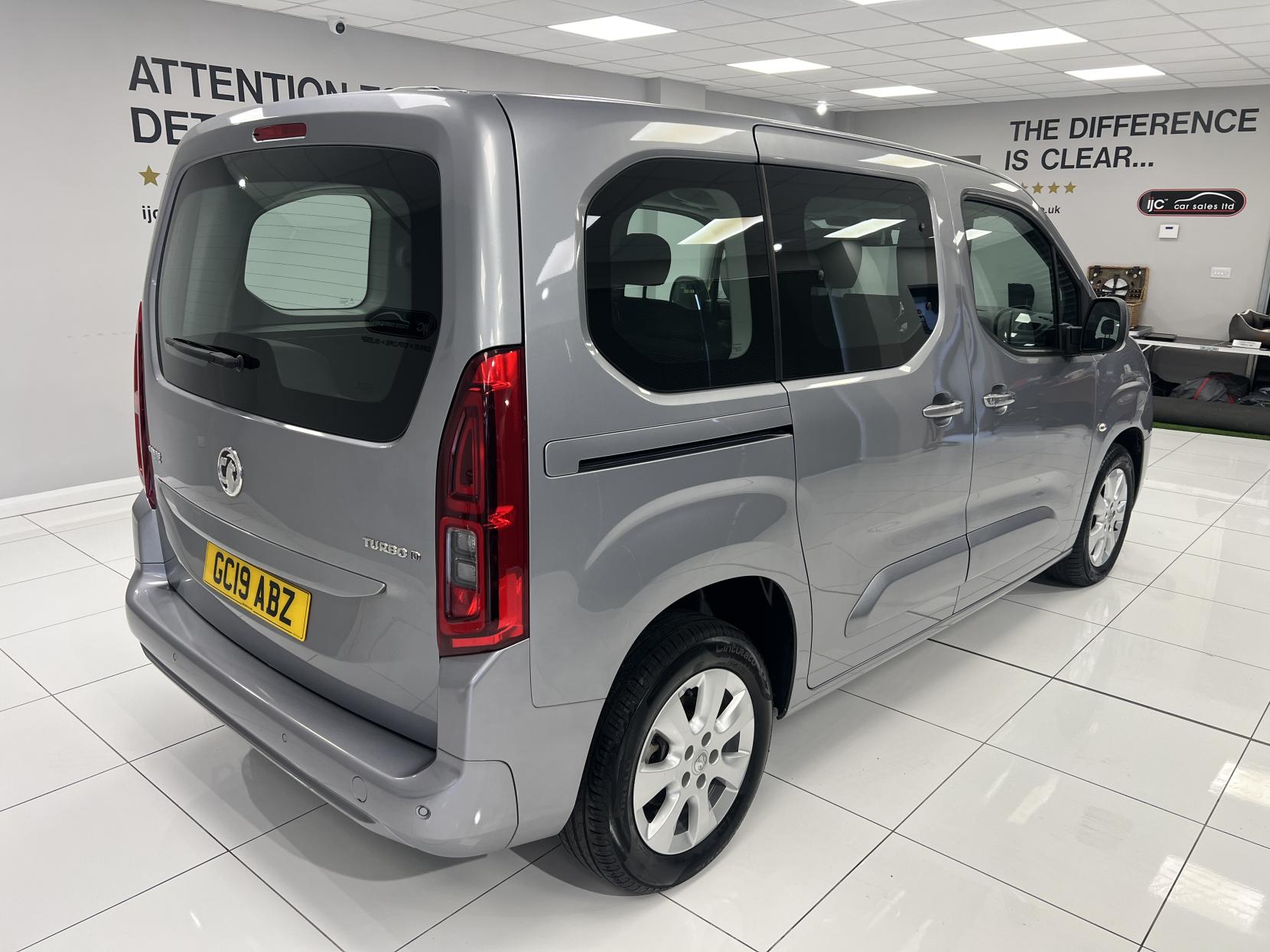 Vauxhall Combo Life 2019 1.5 Diesel Automatic with just 5,300 miles! Sat Nav, Heated seats & lots more... - 1.5 Turbo D BlueInjection Energy MPV 5dr Diesel Auto Euro 6 (s/s) (130 ps)