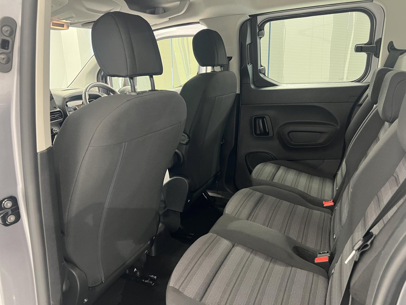 Vauxhall Combo Life 2019 1.5 Diesel Automatic with just 5,300 miles! Sat Nav, Heated seats & lots more... - 1.5 Turbo D BlueInjection Energy MPV 5dr Diesel Auto Euro 6 (s/s) (130 ps)