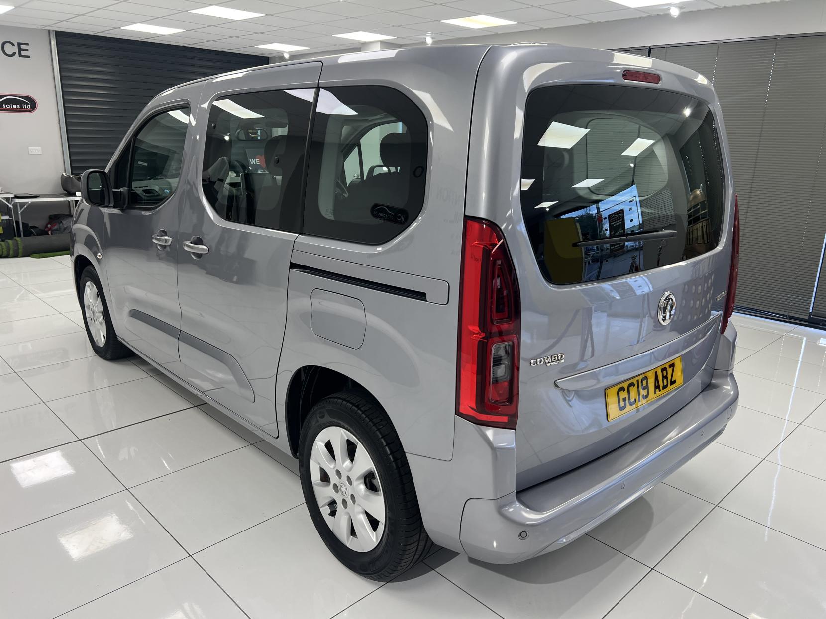 Vauxhall Combo Life 2019 1.5 Diesel Automatic with just 5,300 miles! Sat Nav, Heated seats & lots more... - 1.5 Turbo D BlueInjection Energy MPV 5dr Diesel Auto Euro 6 (s/s) (130 ps)