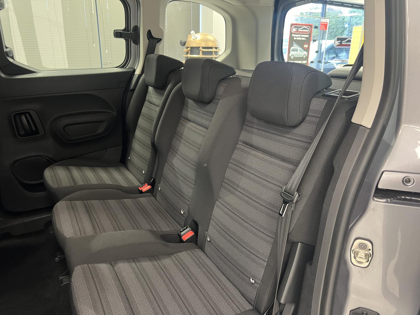 Vauxhall Combo Life 2019 1.5 Diesel Automatic with just 5,300 miles! Sat Nav, Heated seats & lots more... - 1.5 Turbo D BlueInjection Energy MPV 5dr Diesel Auto Euro 6 (s/s) (130 ps)