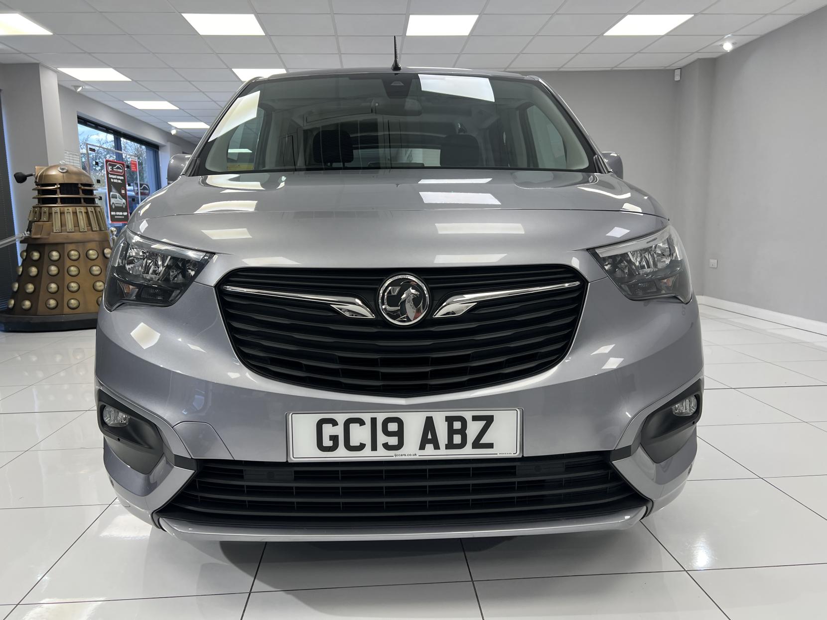 Vauxhall Combo Life 2019 1.5 Diesel Automatic with just 5,300 miles! Sat Nav, Heated seats & lots more... - 1.5 Turbo D BlueInjection Energy MPV 5dr Diesel Auto Euro 6 (s/s) (130 ps)