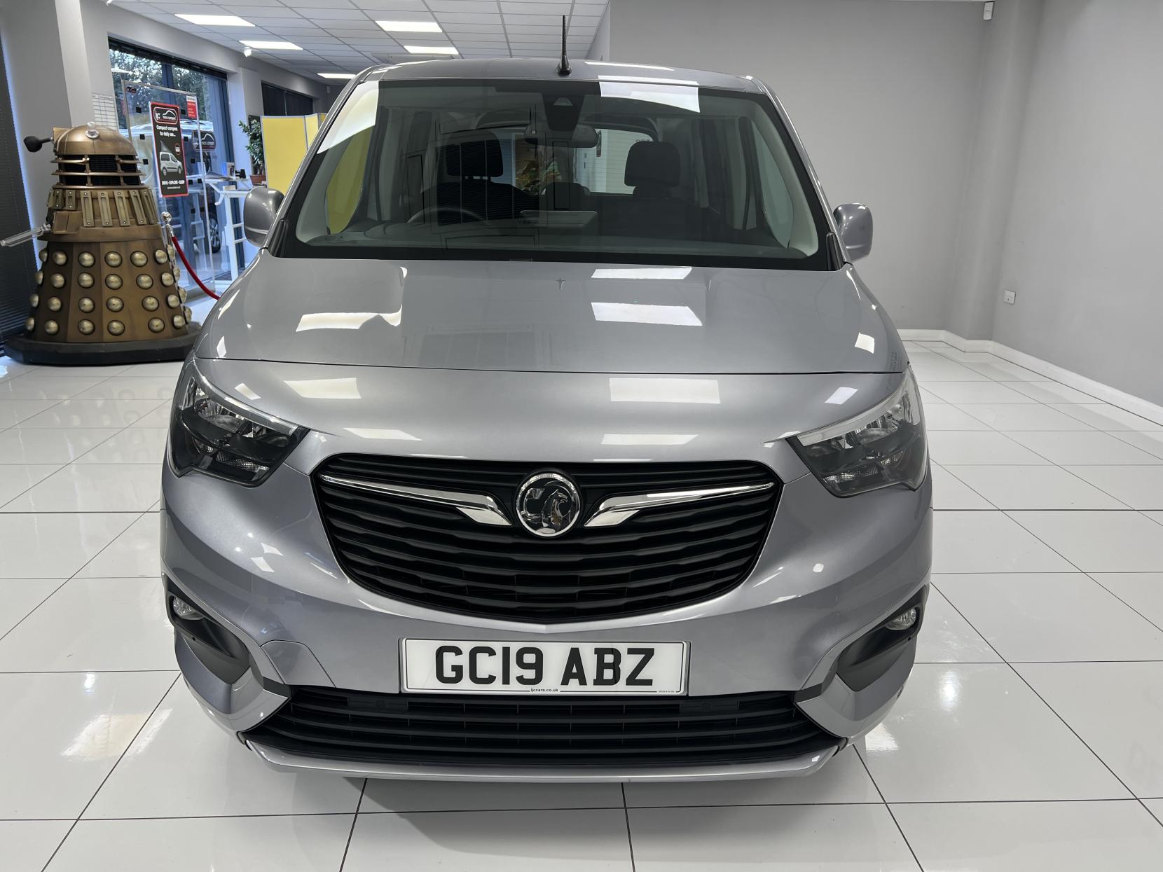 Vauxhall Combo Life 2019 1.5 Diesel Automatic with just 5,300 miles! Sat Nav, Heated seats & lots more... - 1.5 Turbo D BlueInjection Energy MPV 5dr Diesel Auto Euro 6 (s/s) (130 ps)