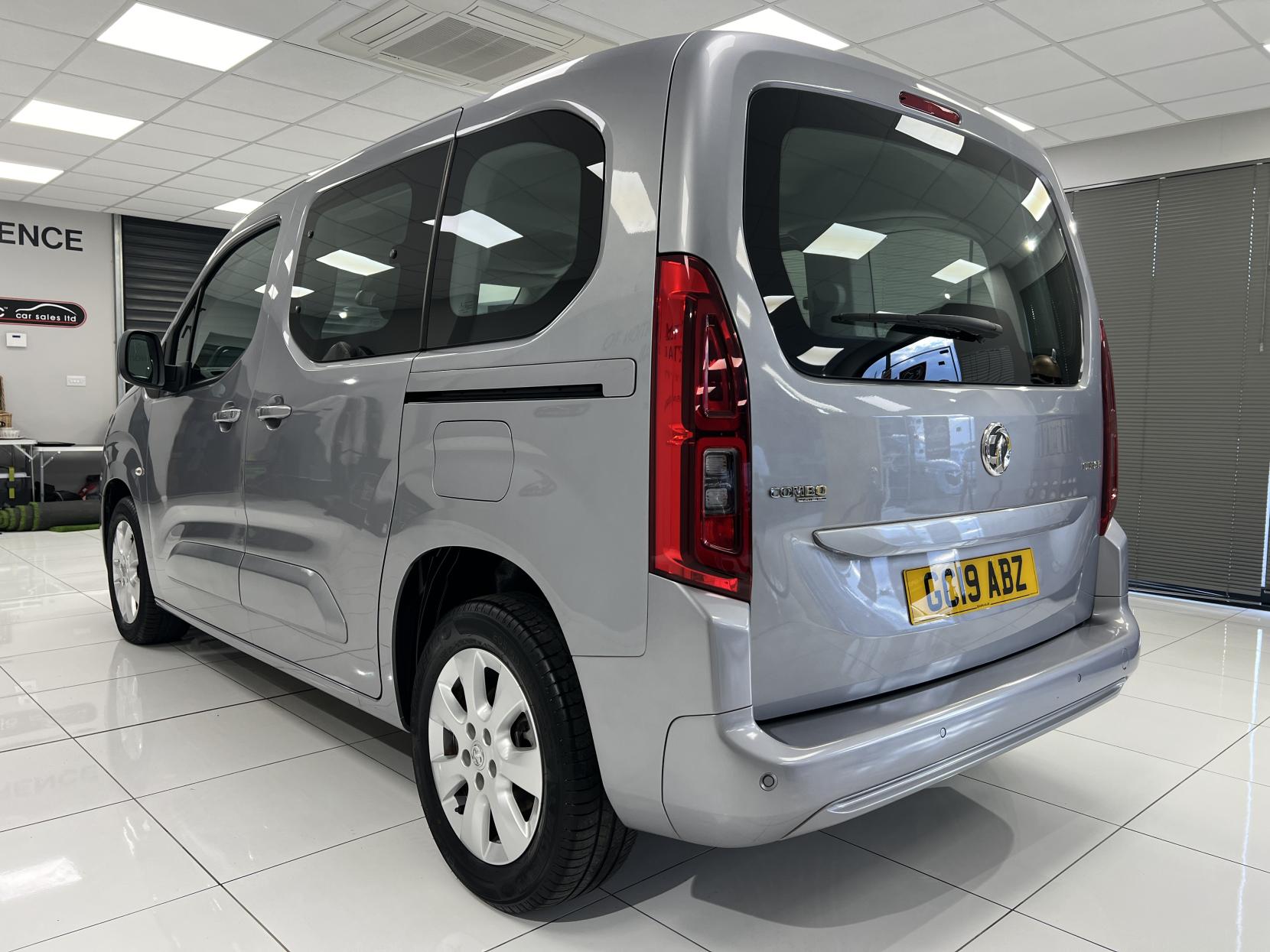 Vauxhall Combo Life 2019 1.5 Diesel Automatic with just 5,300 miles! Sat Nav, Heated seats & lots more... - 1.5 Turbo D BlueInjection Energy MPV 5dr Diesel Auto Euro 6 (s/s) (130 ps)