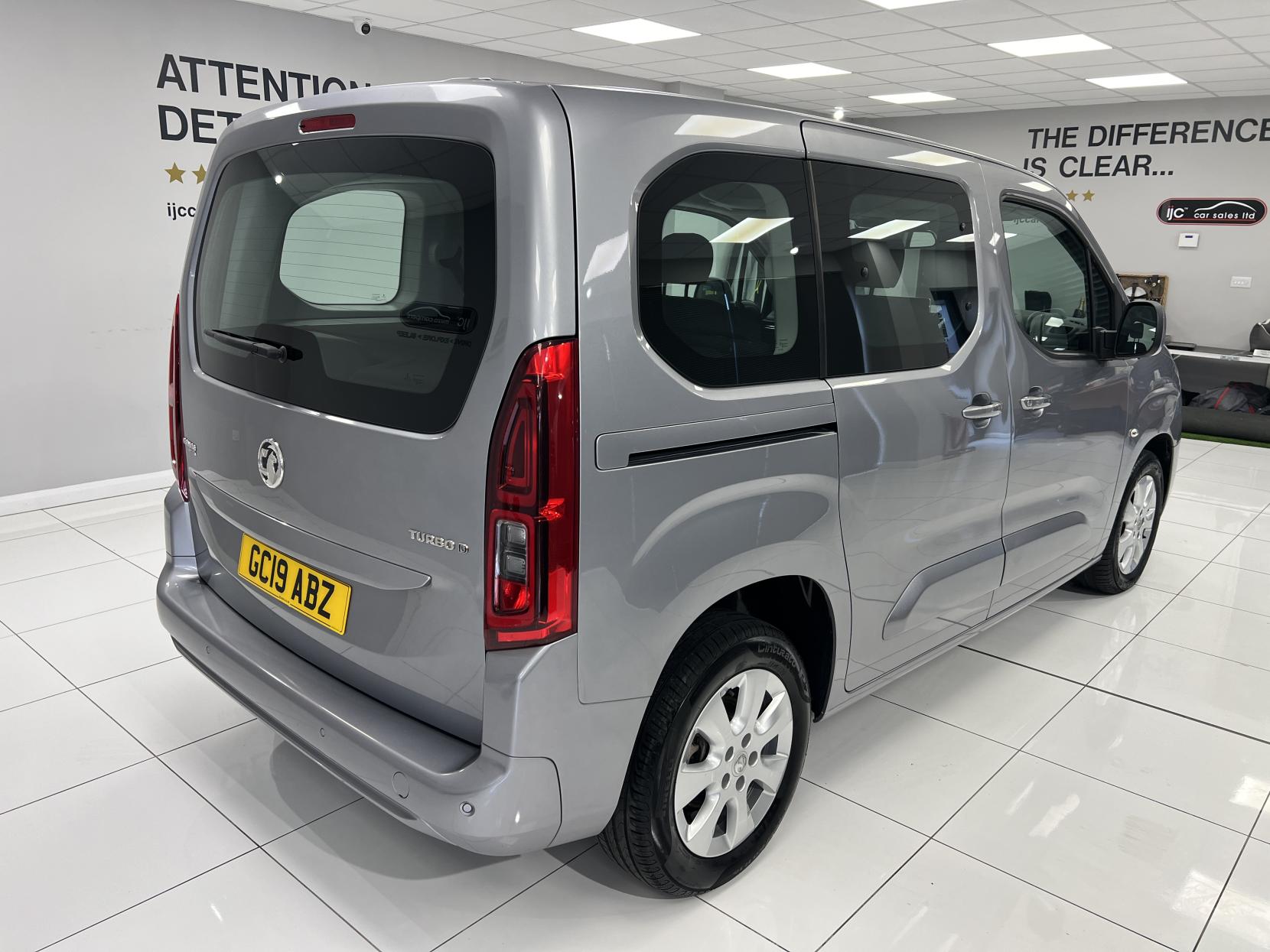 Vauxhall Combo Life 2019 1.5 Diesel Automatic with just 5,300 miles! Sat Nav, Heated seats & lots more... - 1.5 Turbo D BlueInjection Energy MPV 5dr Diesel Auto Euro 6 (s/s) (130 ps)