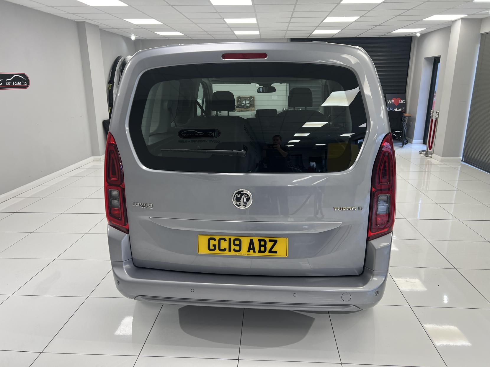 Vauxhall Combo Life 2019 1.5 Diesel Automatic with just 5,300 miles! Sat Nav, Heated seats & lots more... - 1.5 Turbo D BlueInjection Energy MPV 5dr Diesel Auto Euro 6 (s/s) (130 ps)