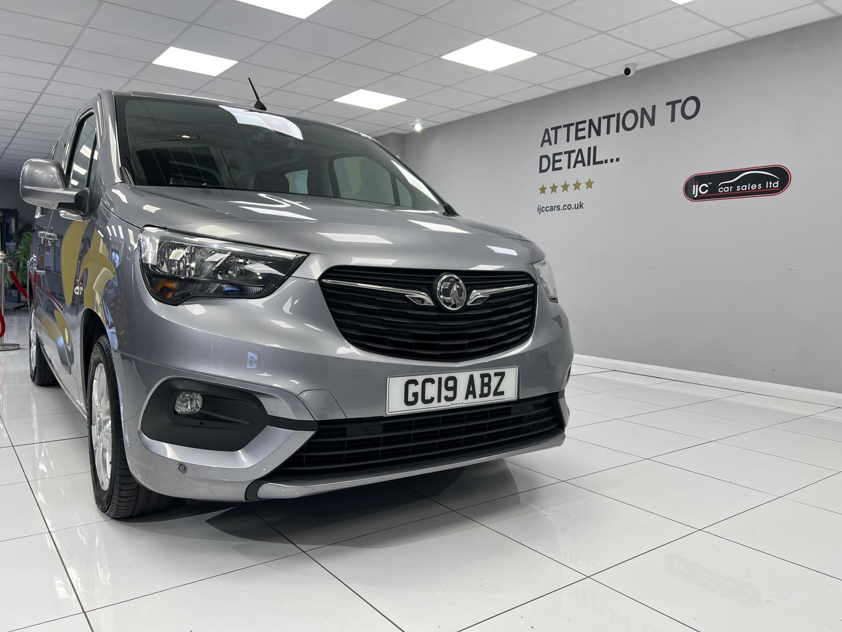 Vauxhall Combo Life 2019 1.5 Diesel Automatic with just 5,300 miles! Sat Nav, Heated seats & lots more... - 1.5 Turbo D BlueInjection Energy MPV 5dr Diesel Auto Euro 6 (s/s) (130 ps)